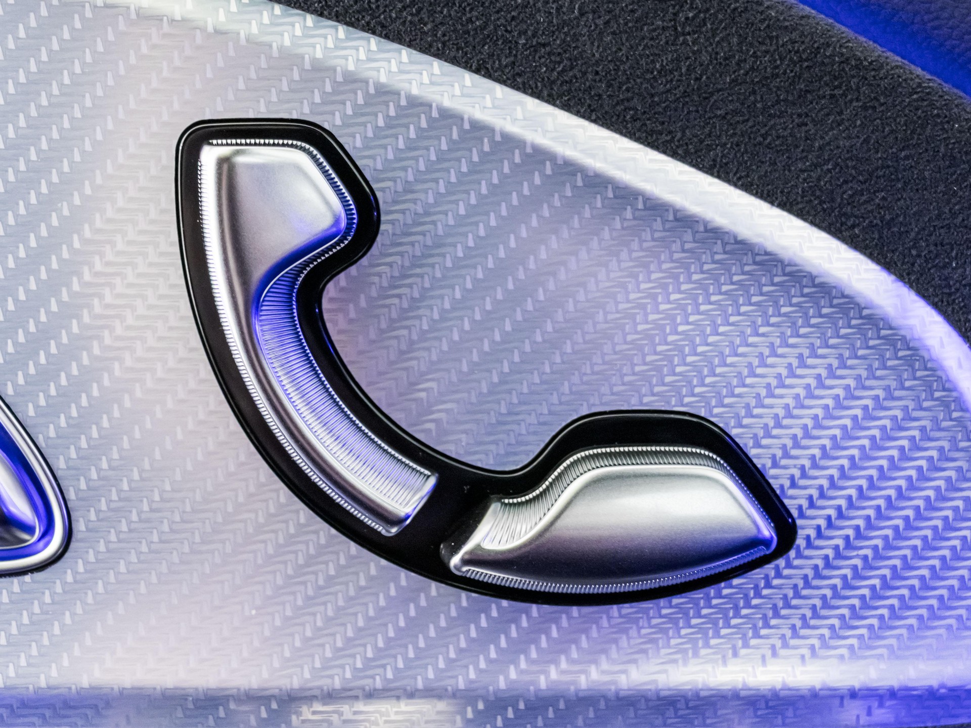 MERCEDES-BENZ CLA 220 4MATIC-image-12