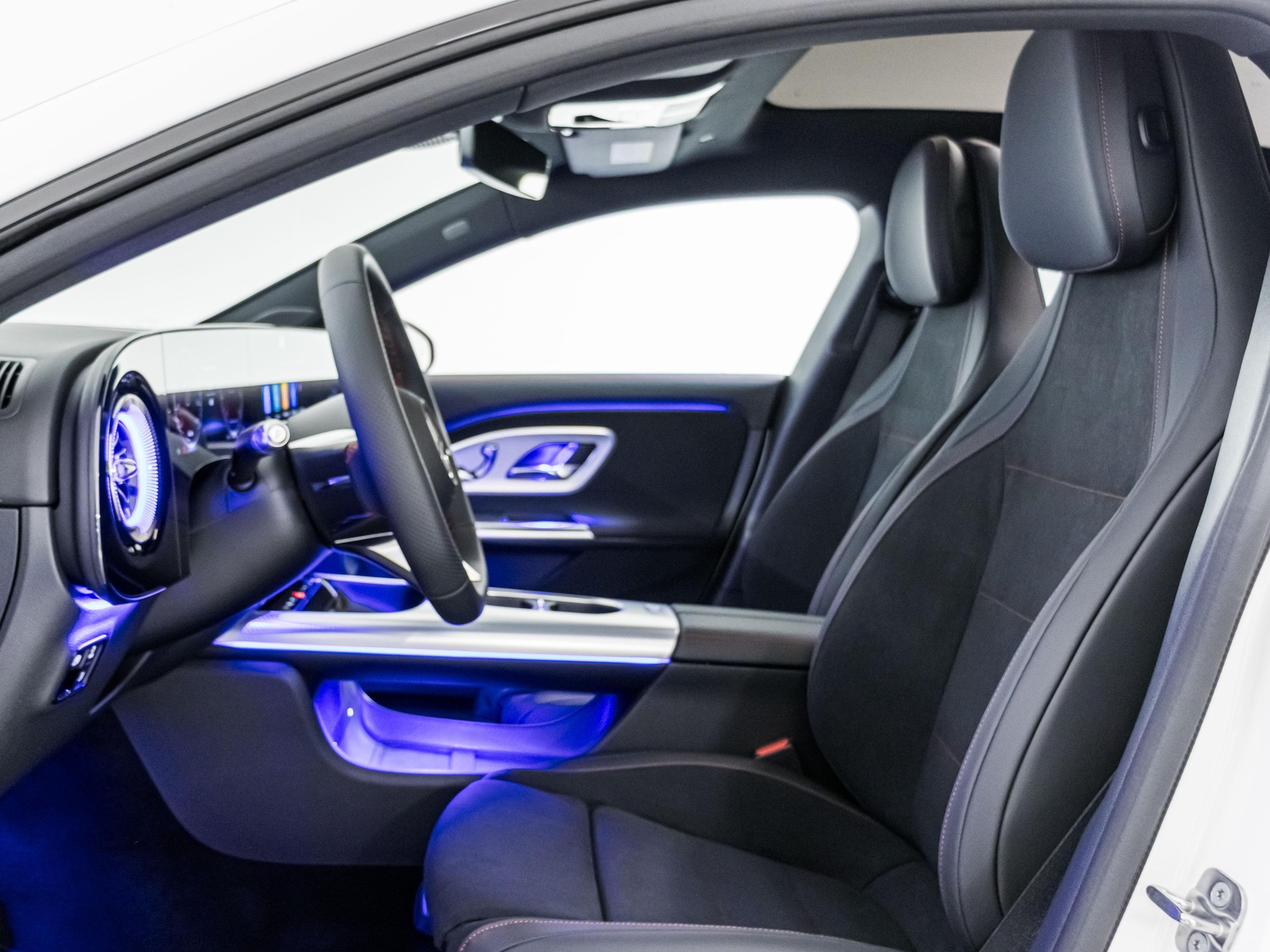 MERCEDES-BENZ CLA 220 4MATIC-image-6