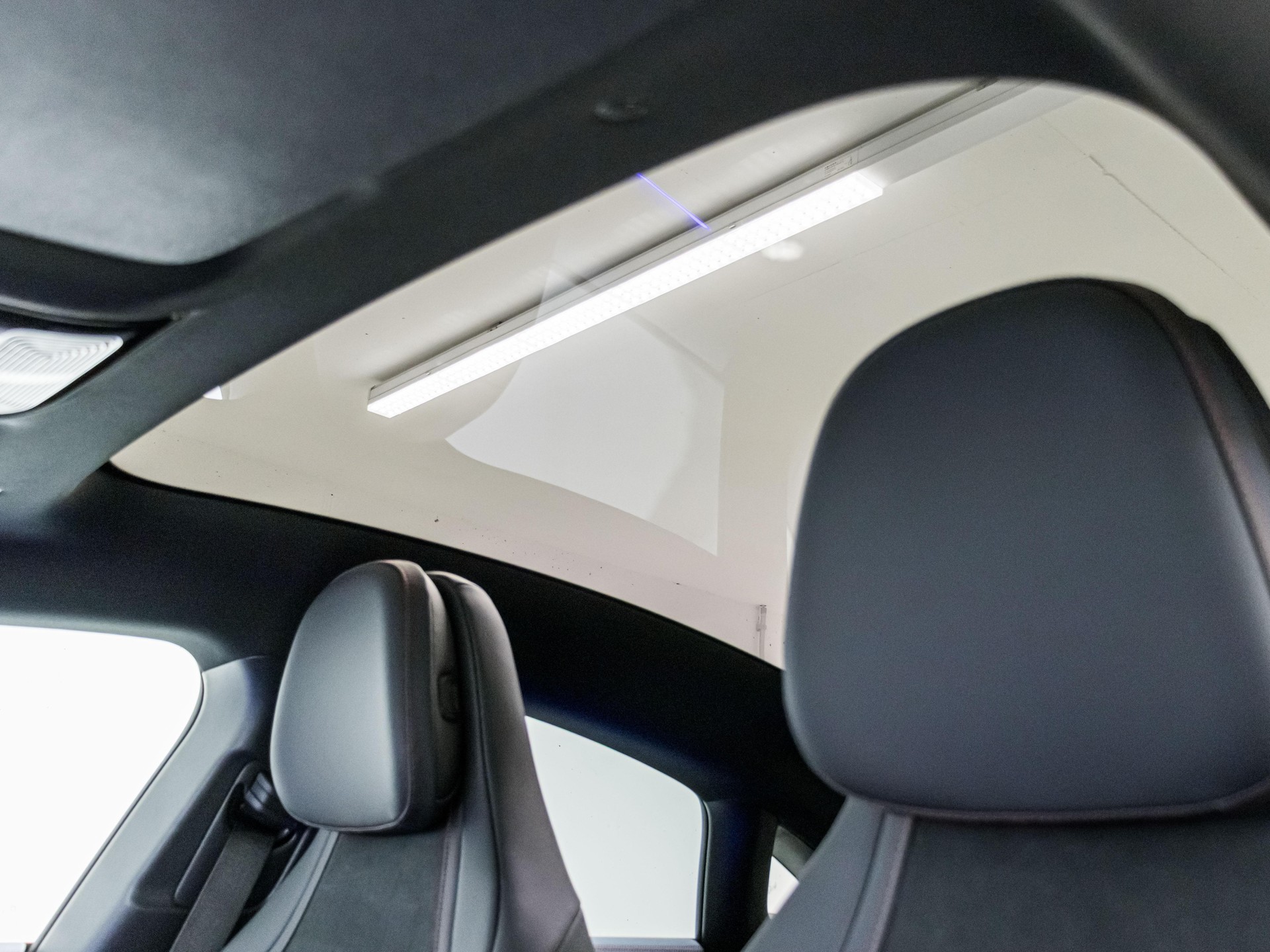 MERCEDES-BENZ CLA 220 4MATIC-image-8