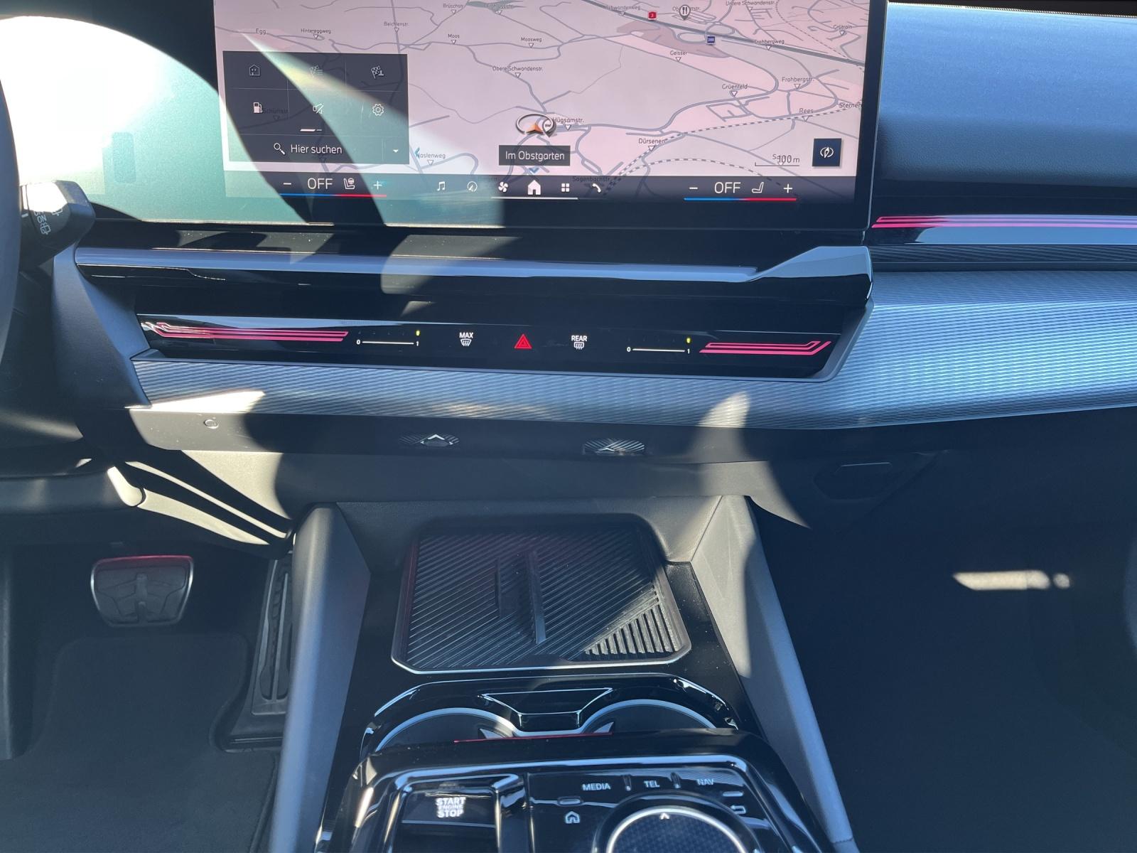 BMW 520d xDrive Touring-image-12