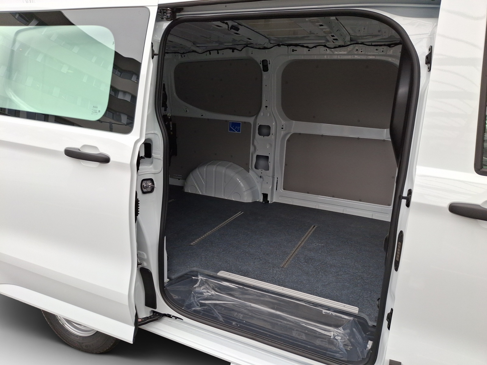 VW Transporter 2.0 TDI 4Motion Automat-image-11