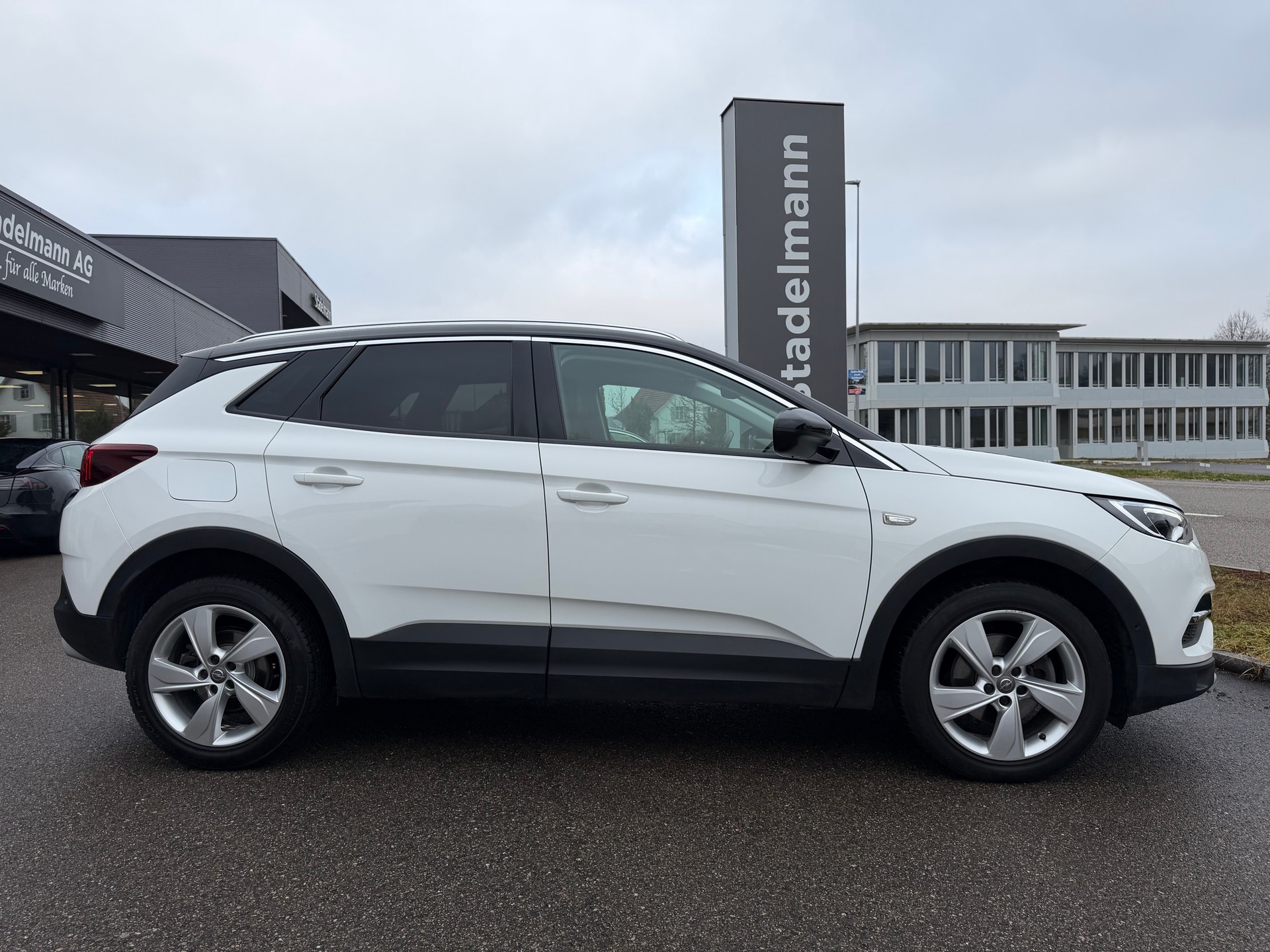 OPEL Grandland X 1.6 T Ultimate-image-2
