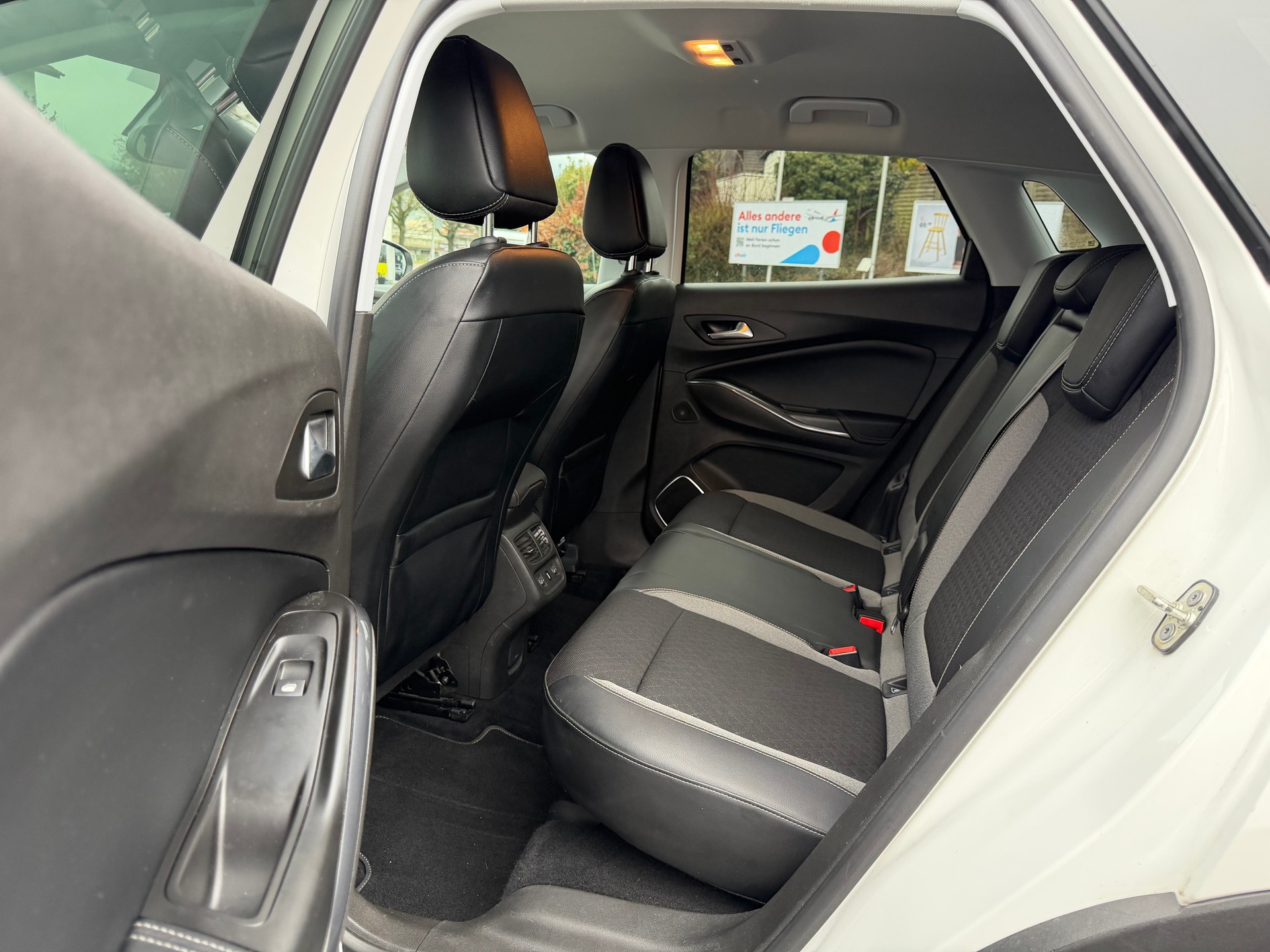 OPEL Grandland X 1.6 T Ultimate-image-14