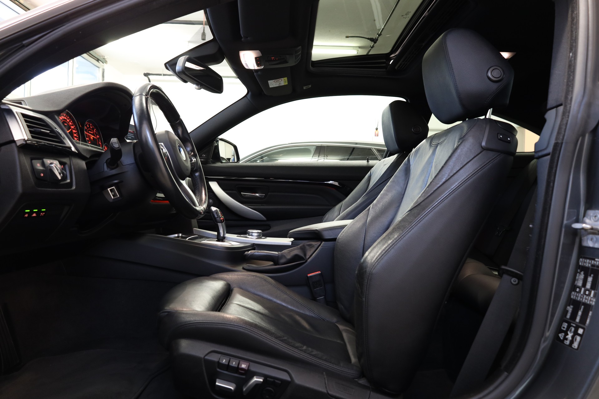 BMW 440i Coupé xDrive M Sport Steptronic-image-11
