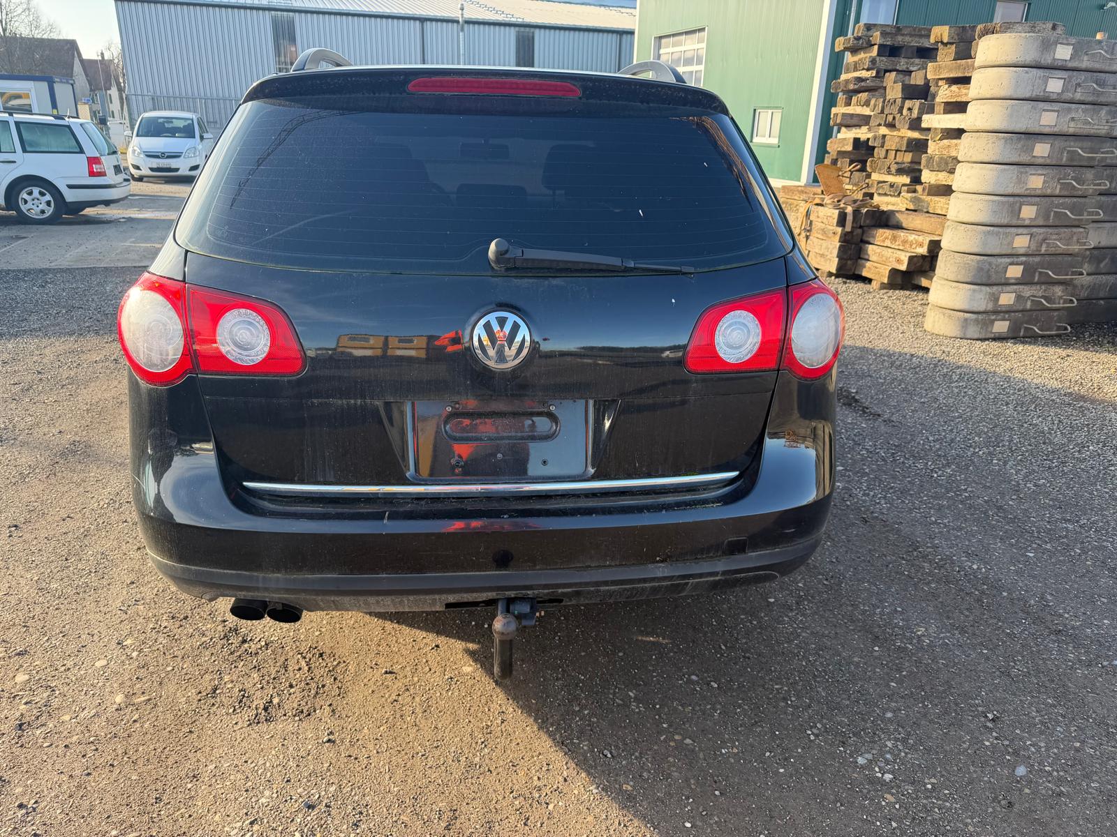VW Passat Variant 2.0T FSI Highline-image-5