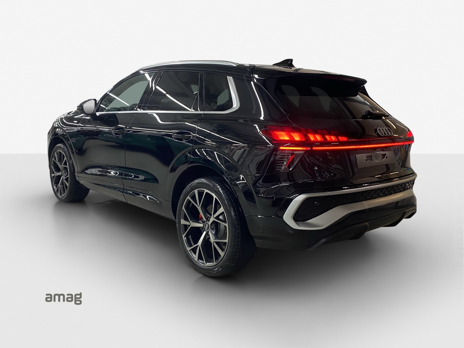 AUDI Q3 SUV 110 kW TFSI S tronic-image-2