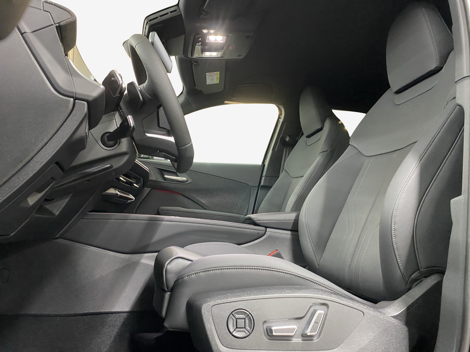 AUDI Q3 SUV 110 kW TFSI S tronic-image-7
