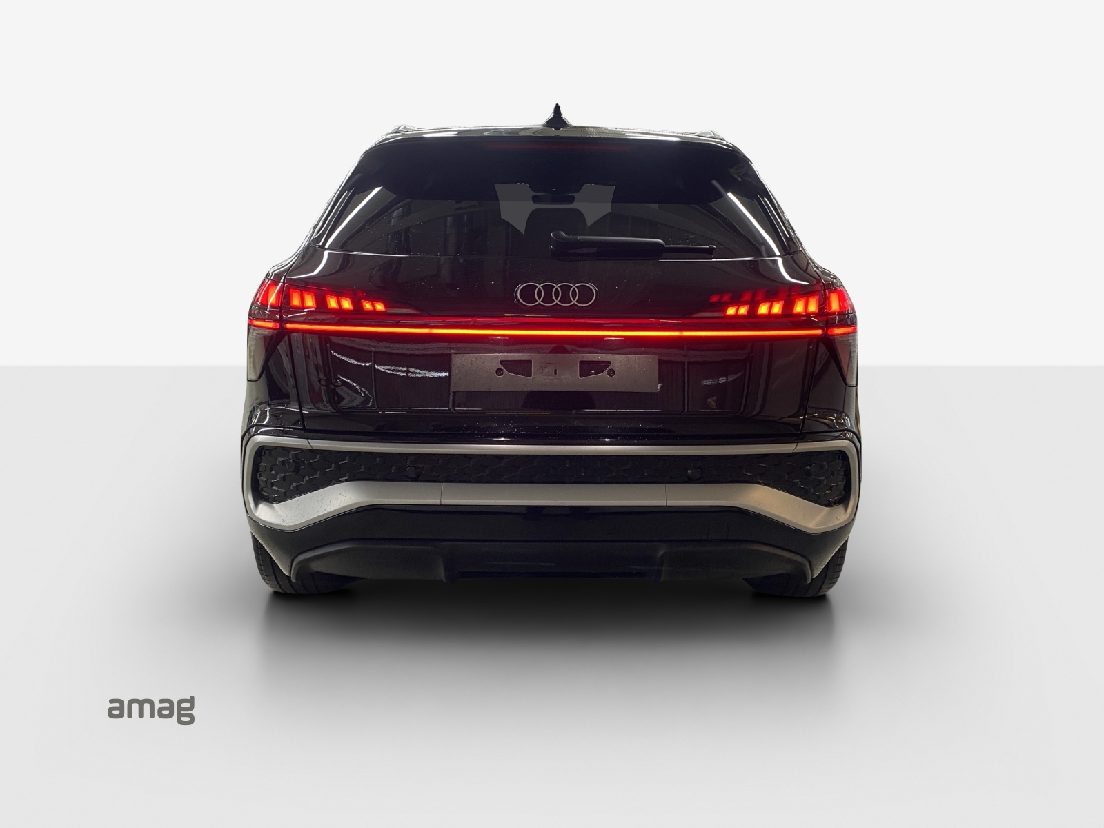 AUDI Q3 SUV 110 kW TFSI S tronic-image-3