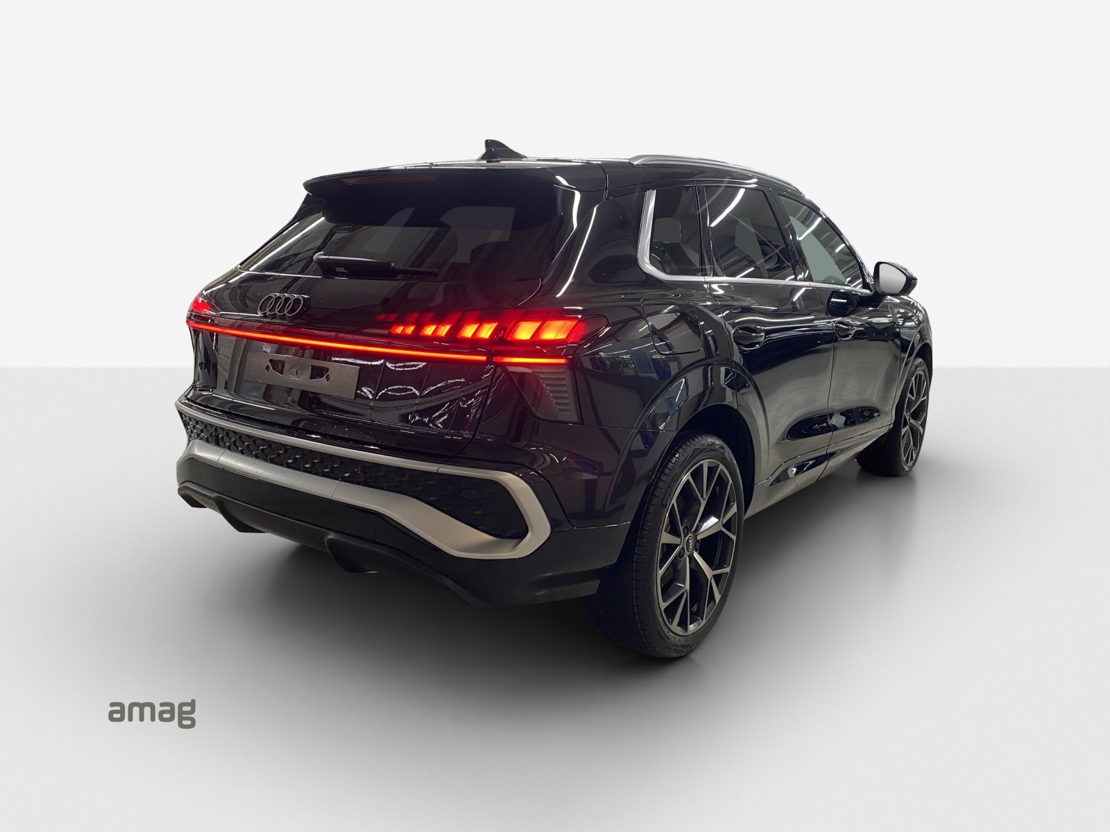 AUDI Q3 SUV 110 kW TFSI S tronic-image-4