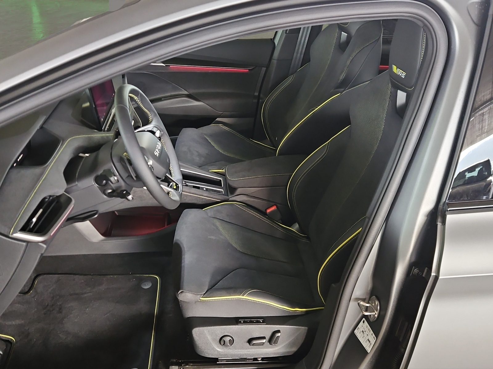 SKODA Elroq RS Matt Edition 4x4-image-8