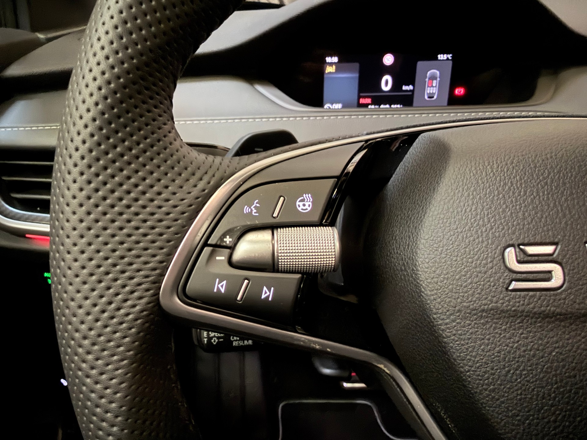 SKODA Enyaq 85x 4x4 RS MAXX-image-30