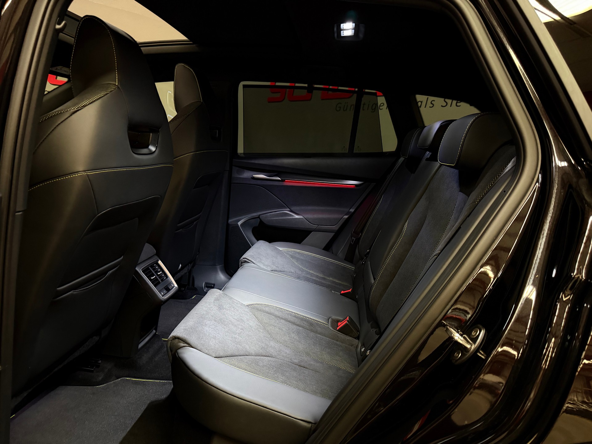 SKODA Enyaq 85x 4x4 RS MAXX-image-18