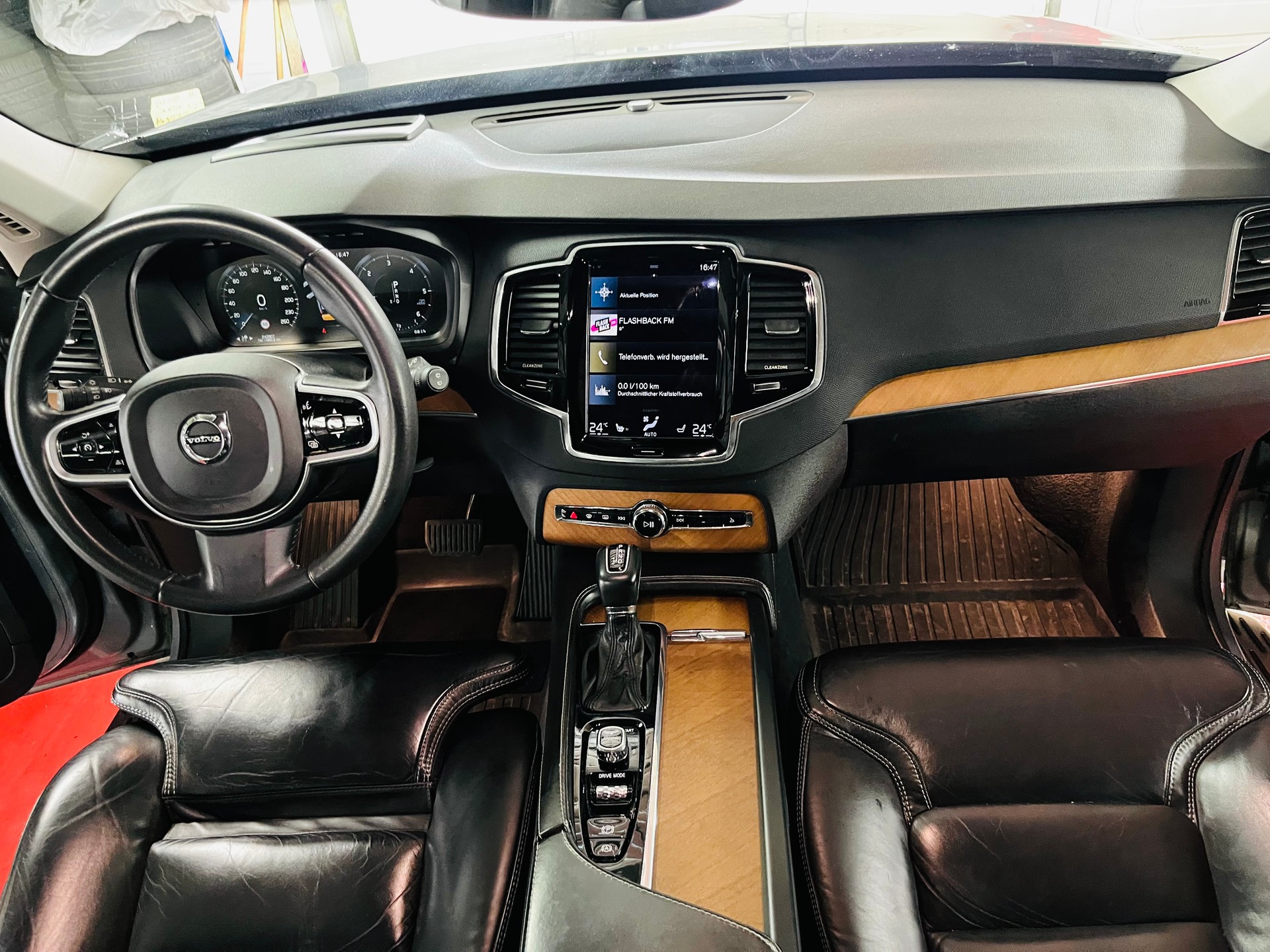 VOLVO XC90 D5 AWD Momentum Geartronic-image-12