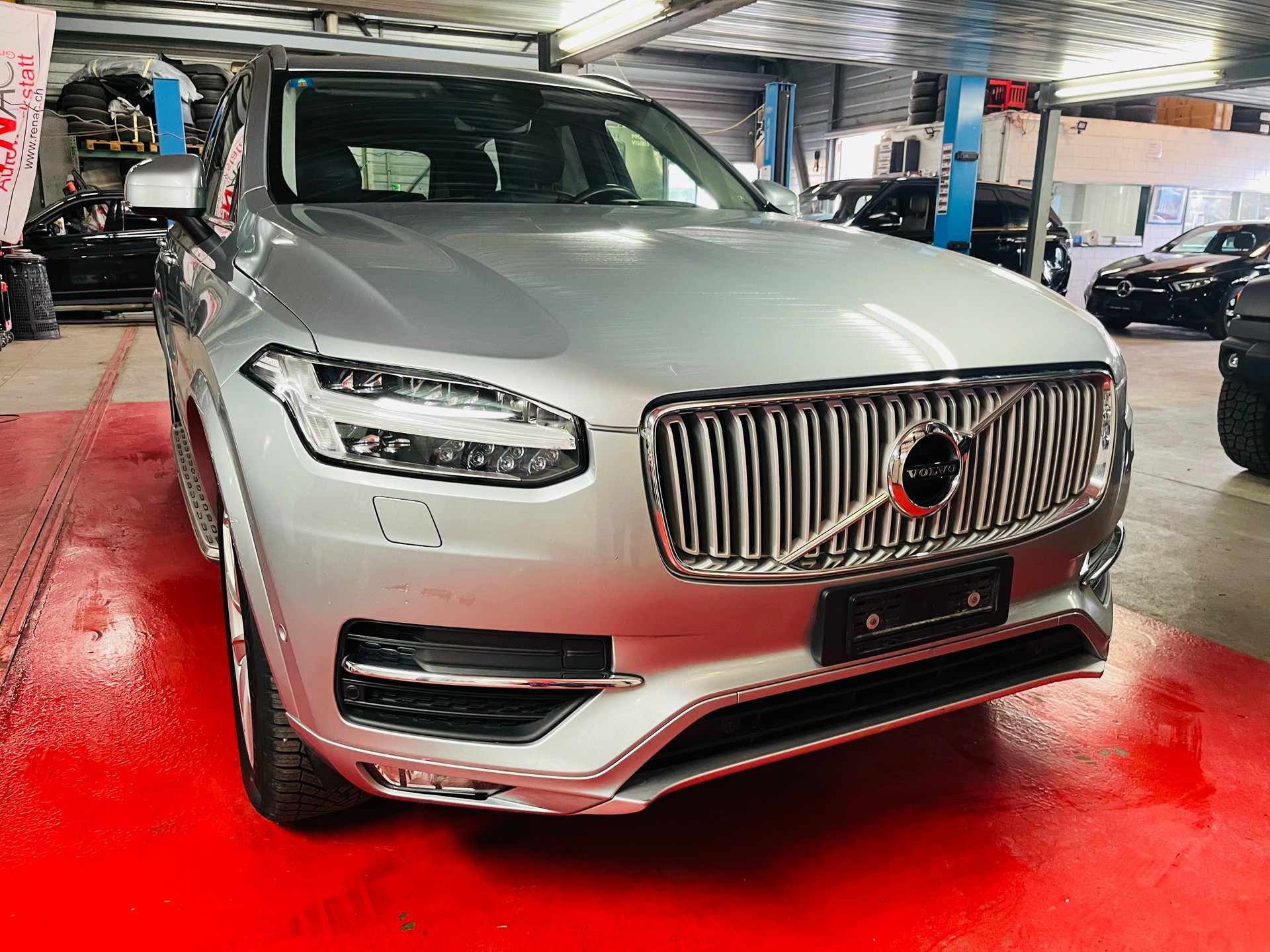 VOLVO XC90 D5 AWD Momentum Geartronic-image-2