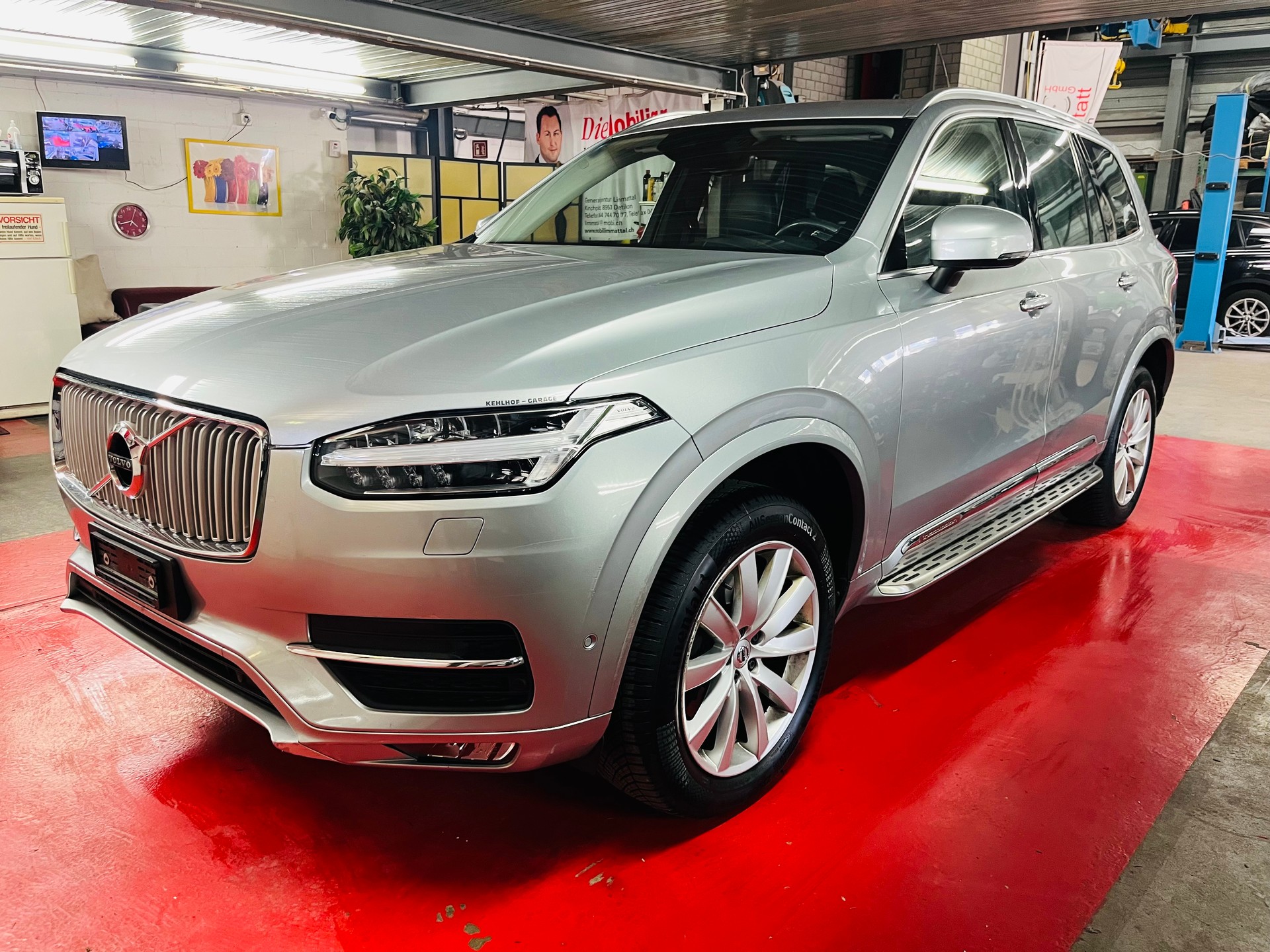 VOLVO XC90 D5 AWD Momentum Geartronic-image-4