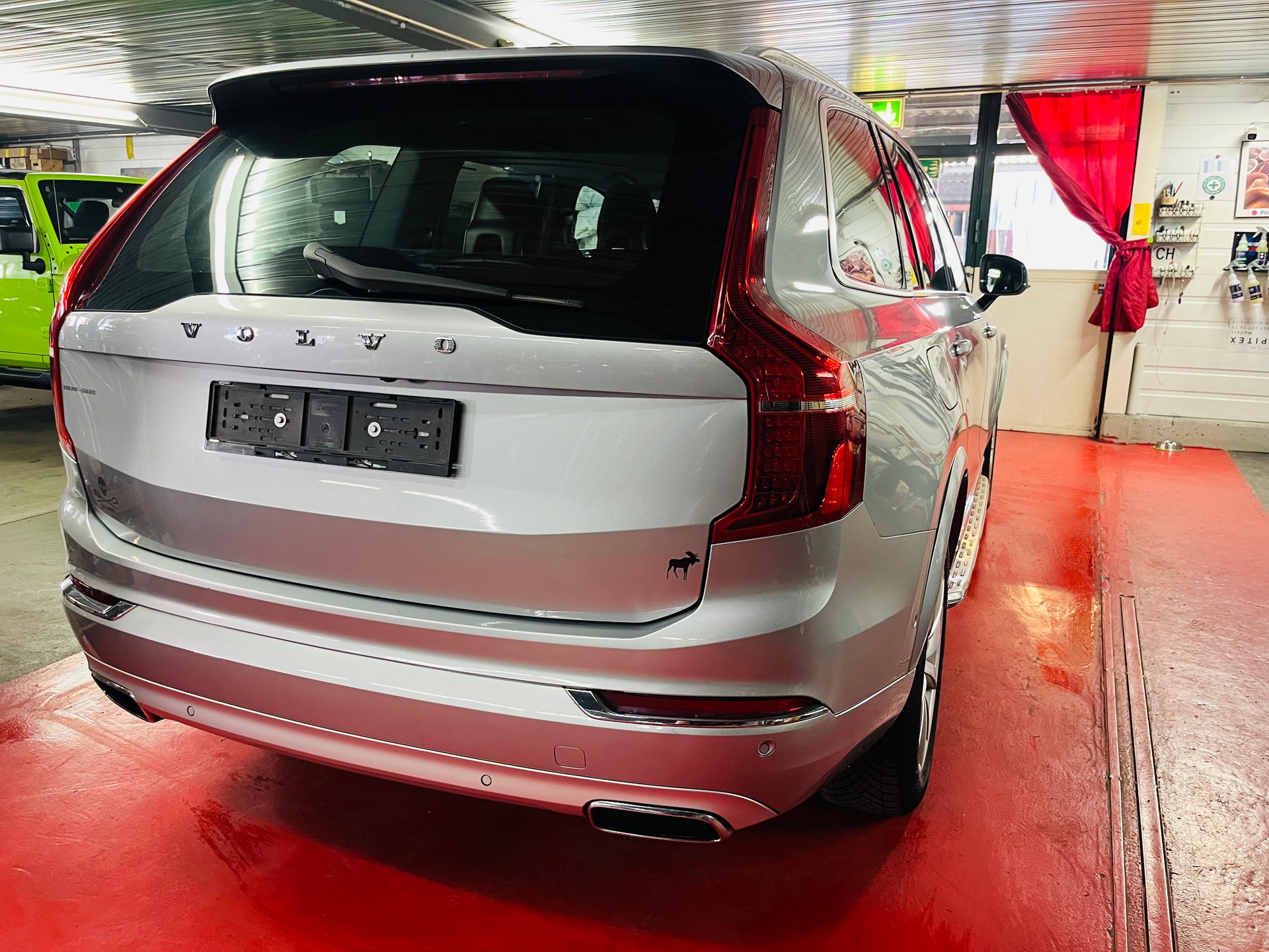 VOLVO XC90 D5 AWD Momentum Geartronic-image-9