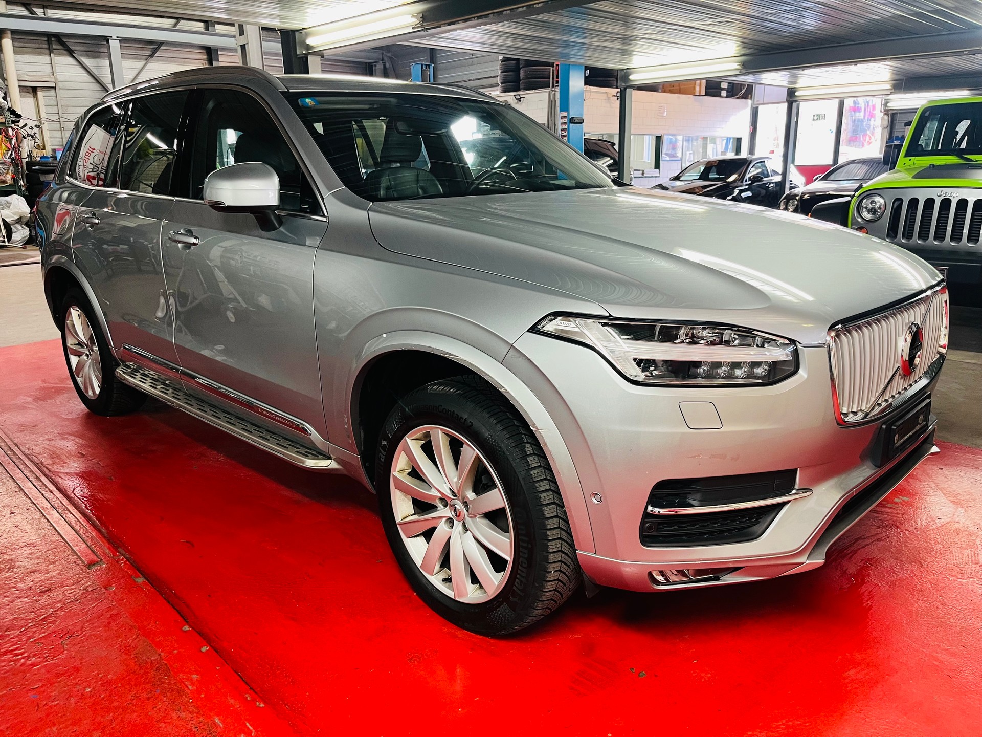 VOLVO XC90 D5 AWD Momentum Geartronic-image-1