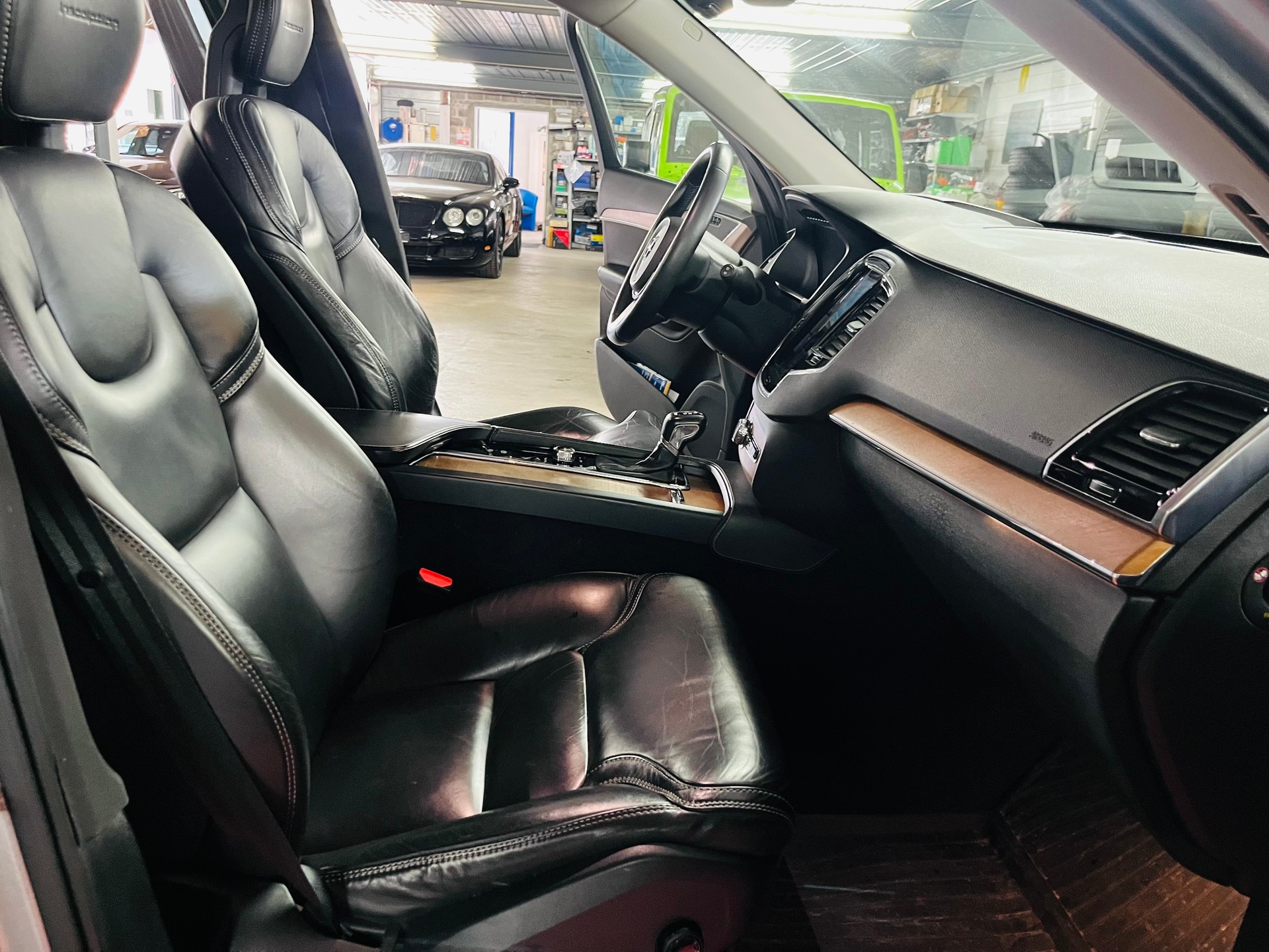 VOLVO XC90 D5 AWD Momentum Geartronic-image-14