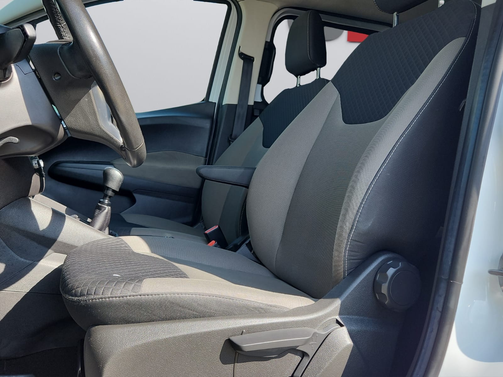 FORD Tourneo Courier 1.0 SCTi Trend-image-9