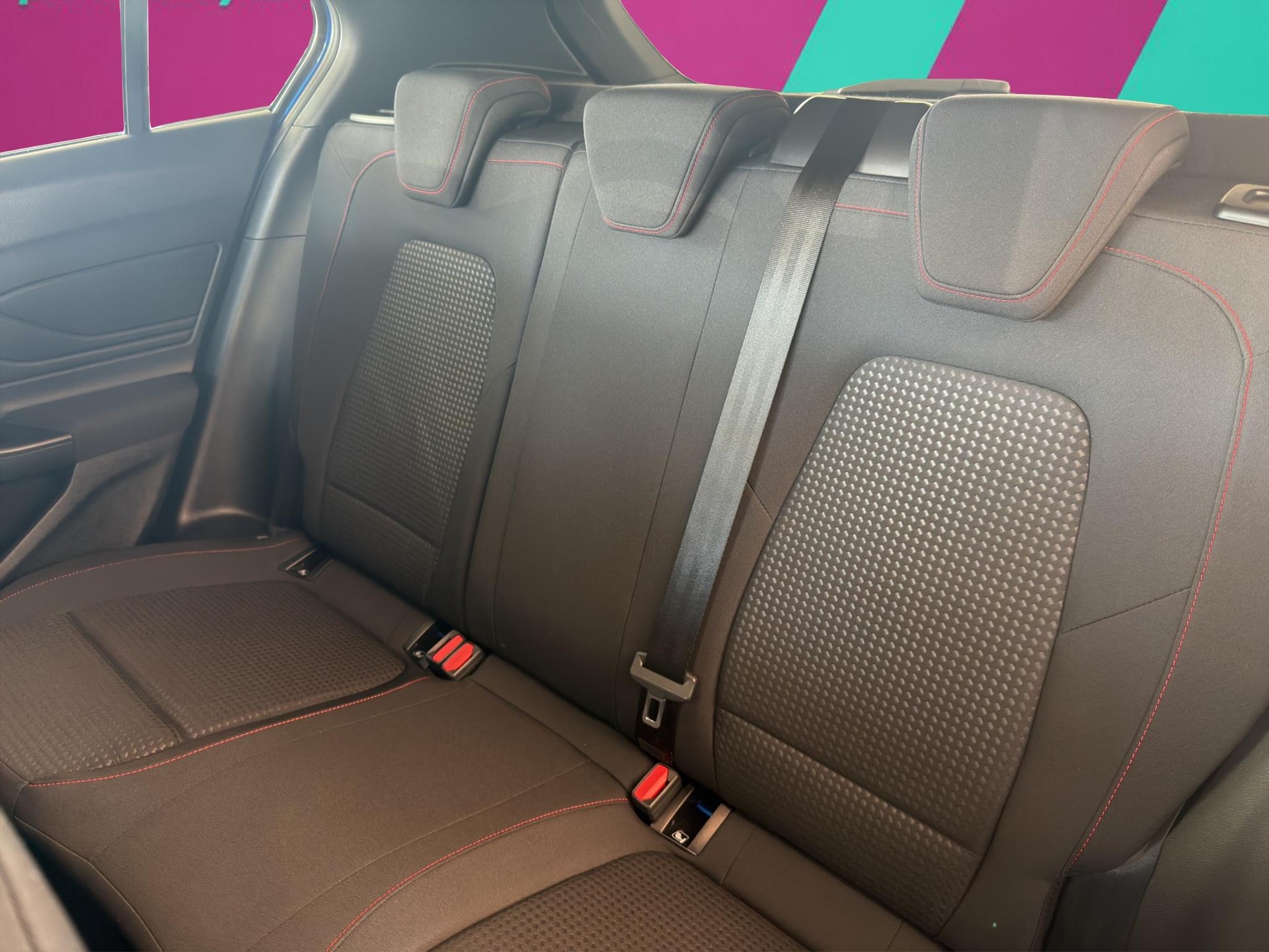 FORD Focus 1.0i EcoB Hybrid 155 ST-Line-image-11