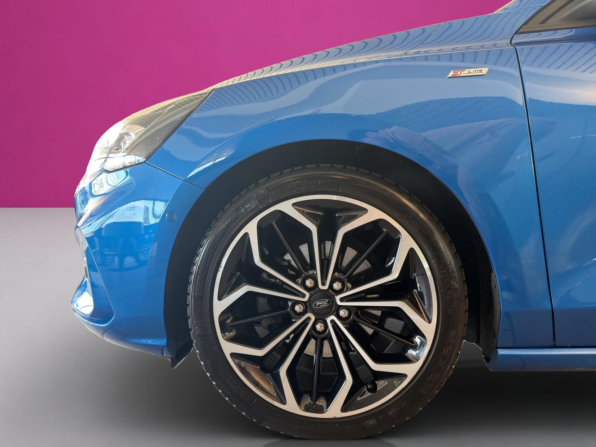 FORD Focus 1.0i EcoB Hybrid 155 ST-Line-image-8
