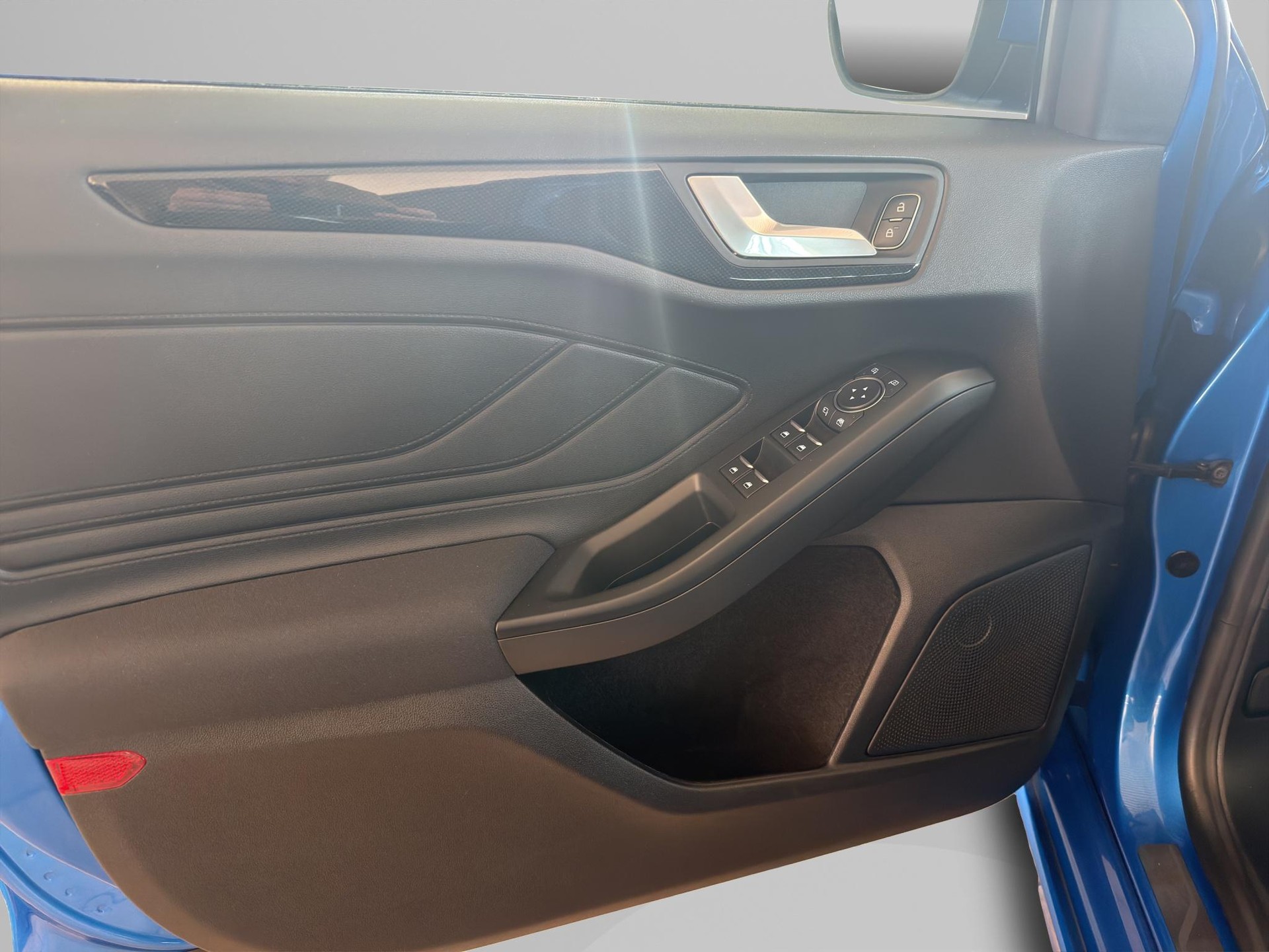 FORD Focus 1.0i EcoB Hybrid 155 ST-Line-image-17