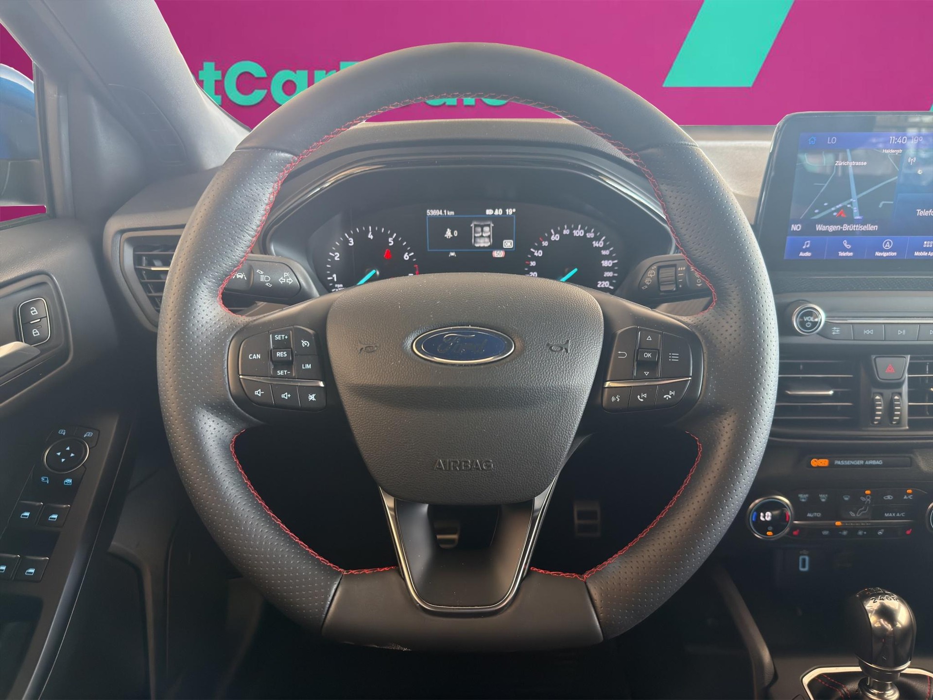 FORD Focus 1.0i EcoB Hybrid 155 ST-Line-image-13