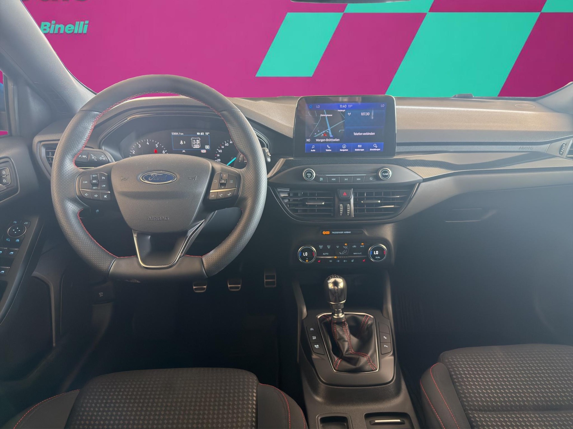 FORD Focus 1.0i EcoB Hybrid 155 ST-Line-image-12