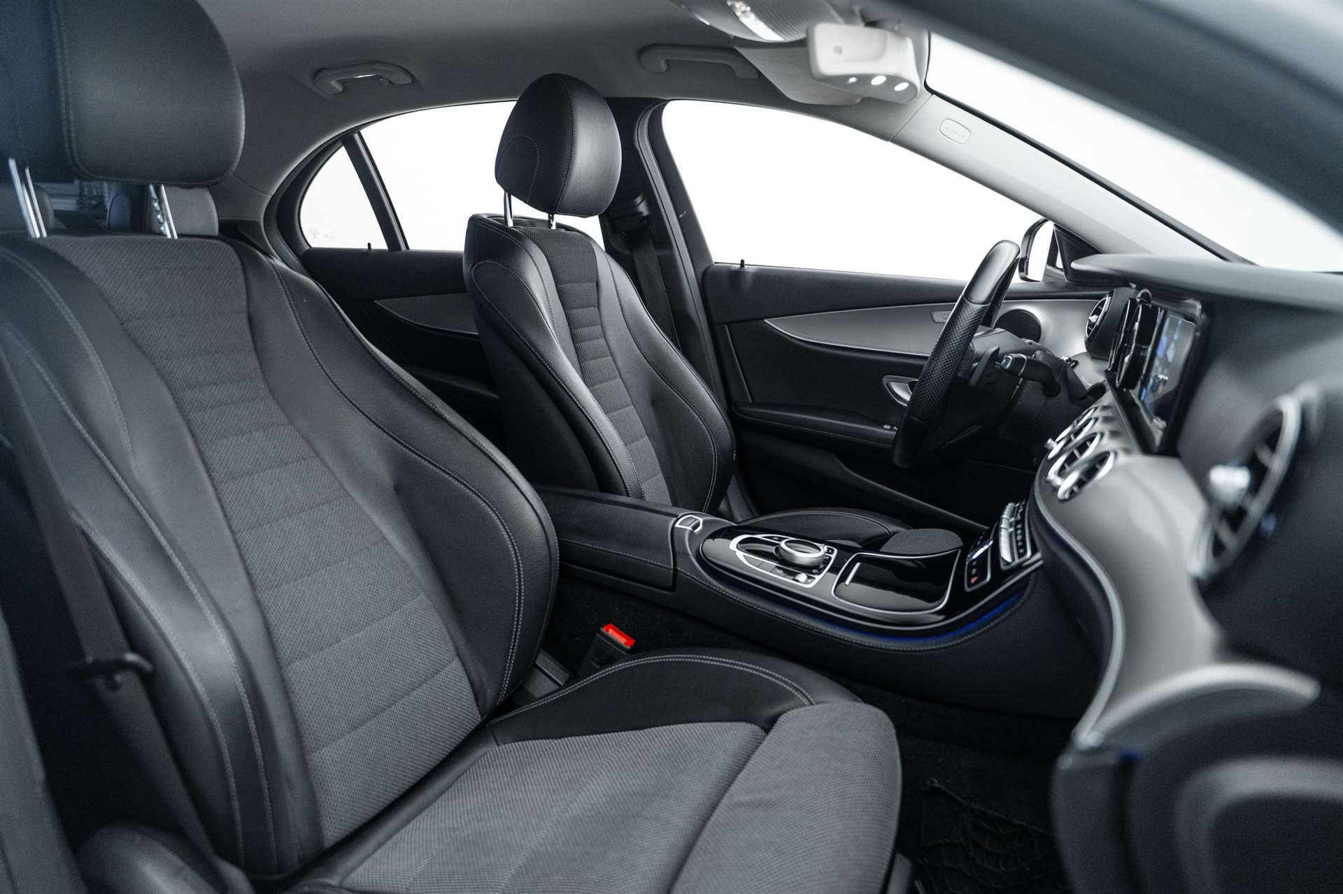 MERCEDES-BENZ E 220 d Avantgarde 9G-Tronic-image-9