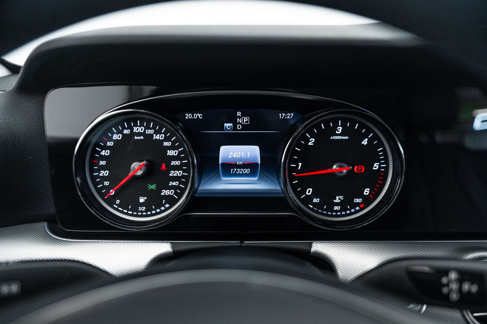 MERCEDES-BENZ E 220 d Avantgarde 9G-Tronic-image-23