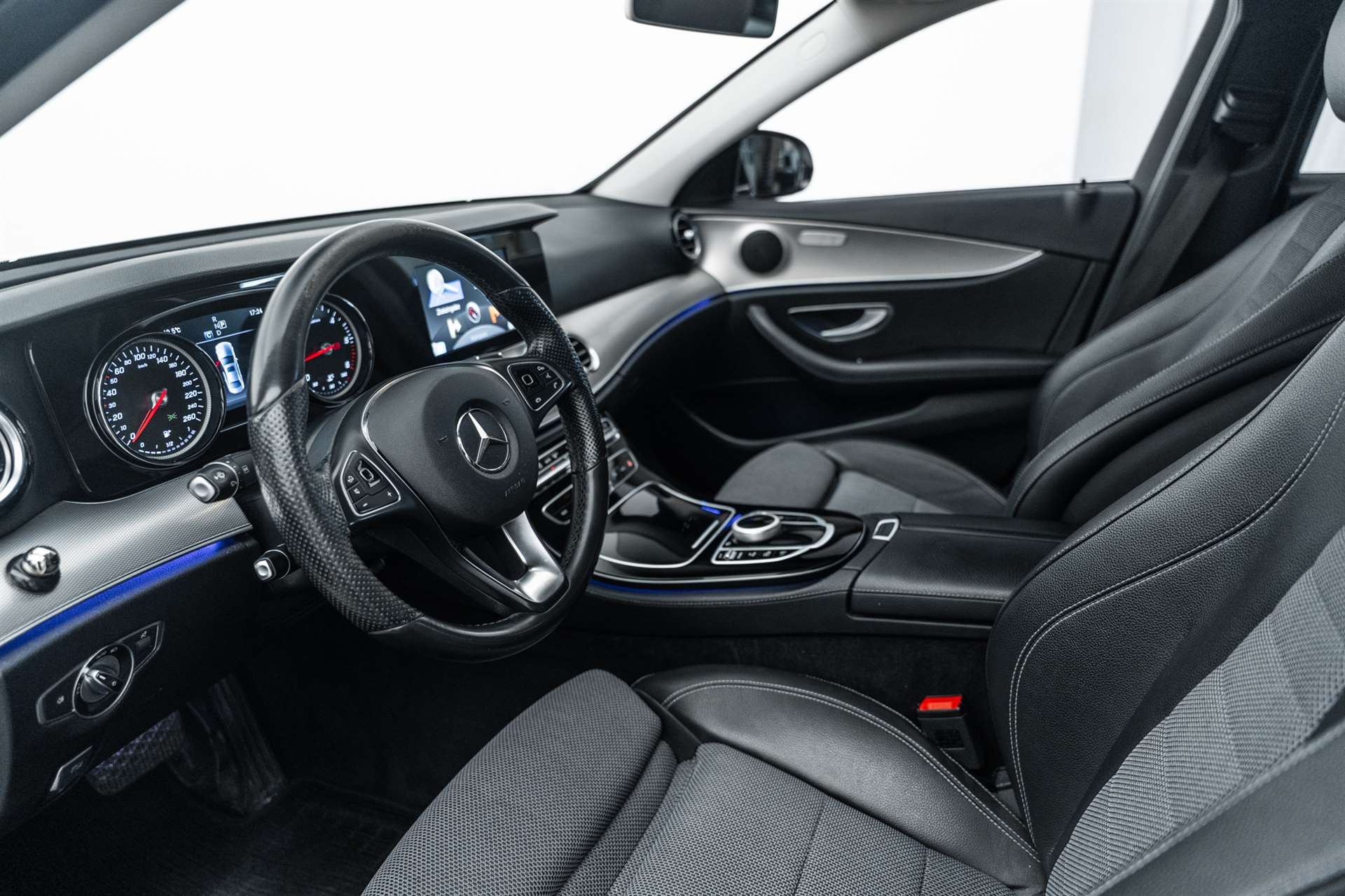 MERCEDES-BENZ E 220 d Avantgarde 9G-Tronic-image-6