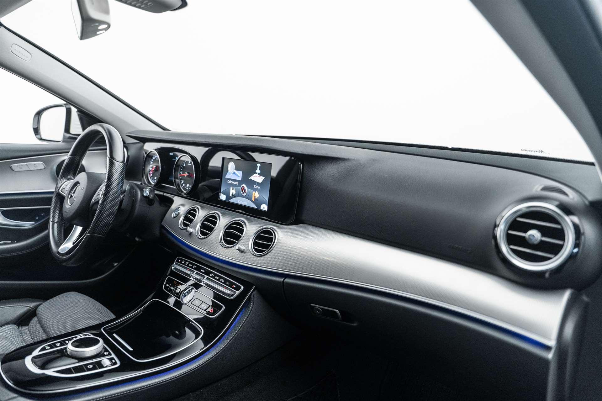 MERCEDES-BENZ E 220 d Avantgarde 9G-Tronic-image-10