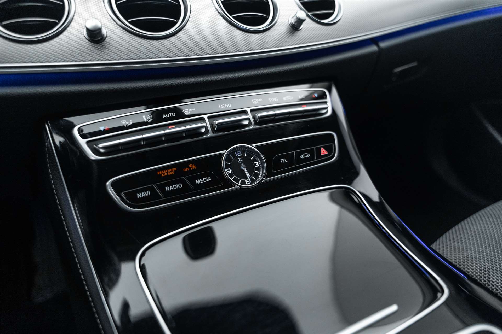 MERCEDES-BENZ E 220 d Avantgarde 9G-Tronic-image-25