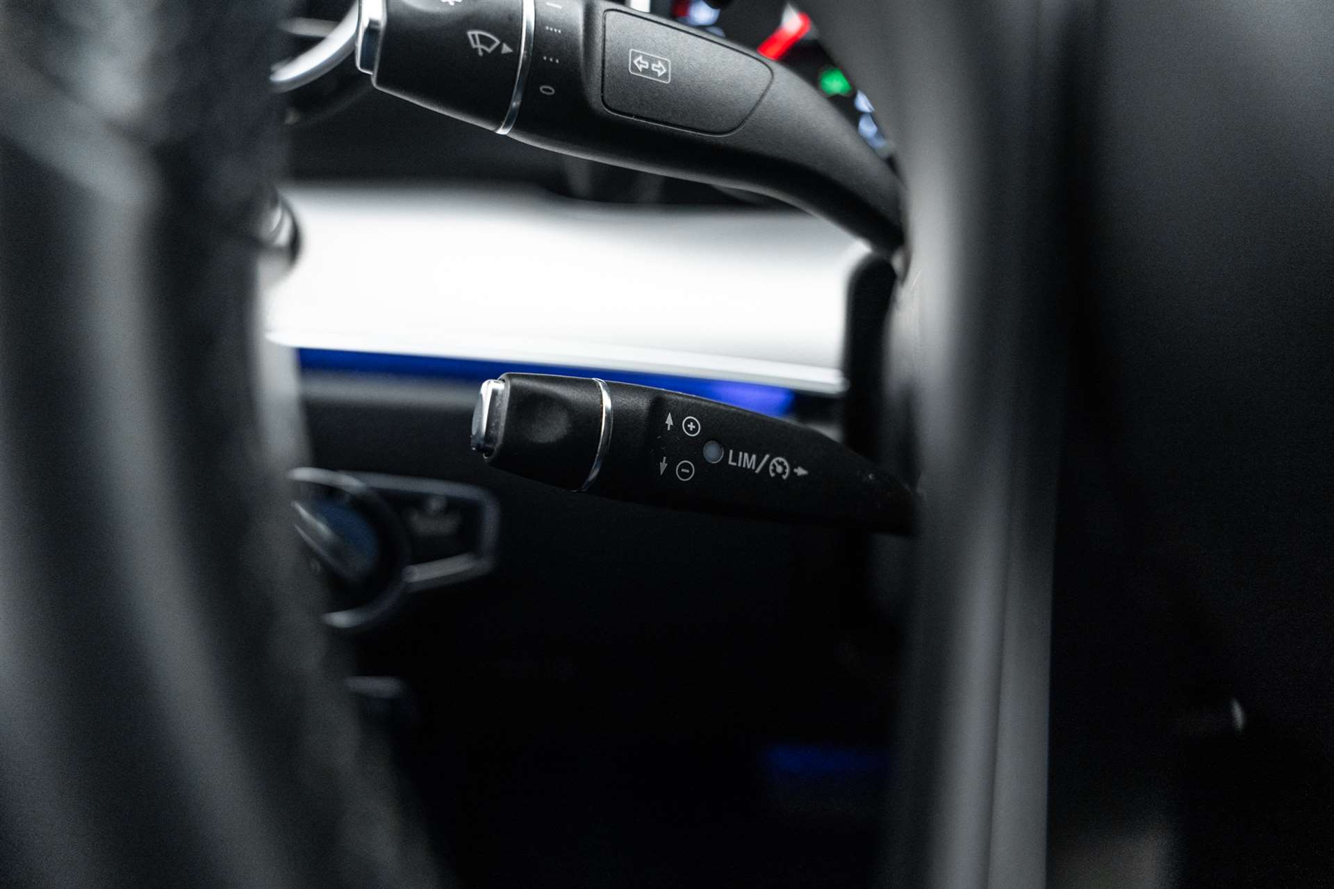 MERCEDES-BENZ E 220 d Avantgarde 9G-Tronic-image-18