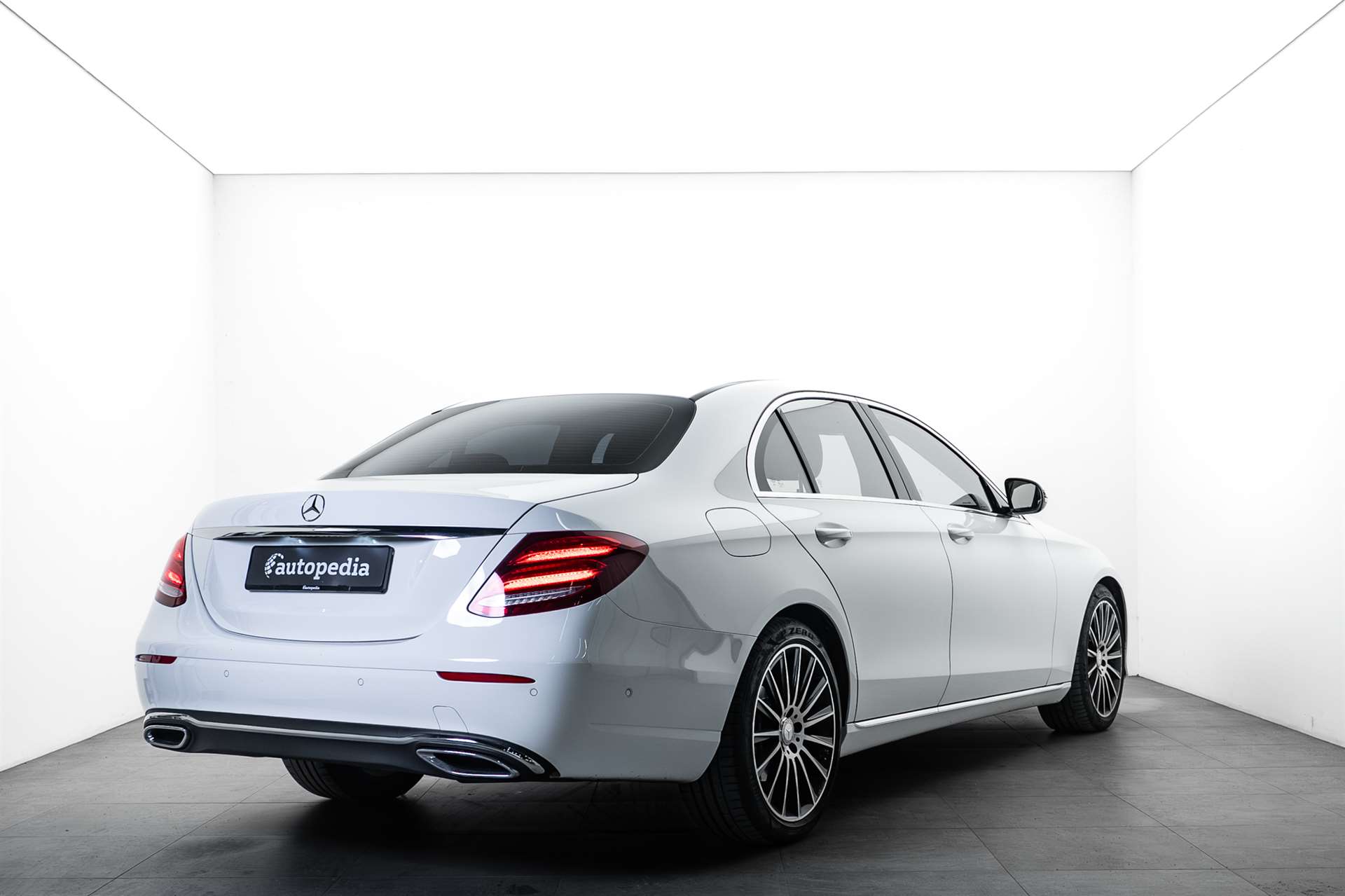 MERCEDES-BENZ E 220 d Avantgarde 9G-Tronic-image-2