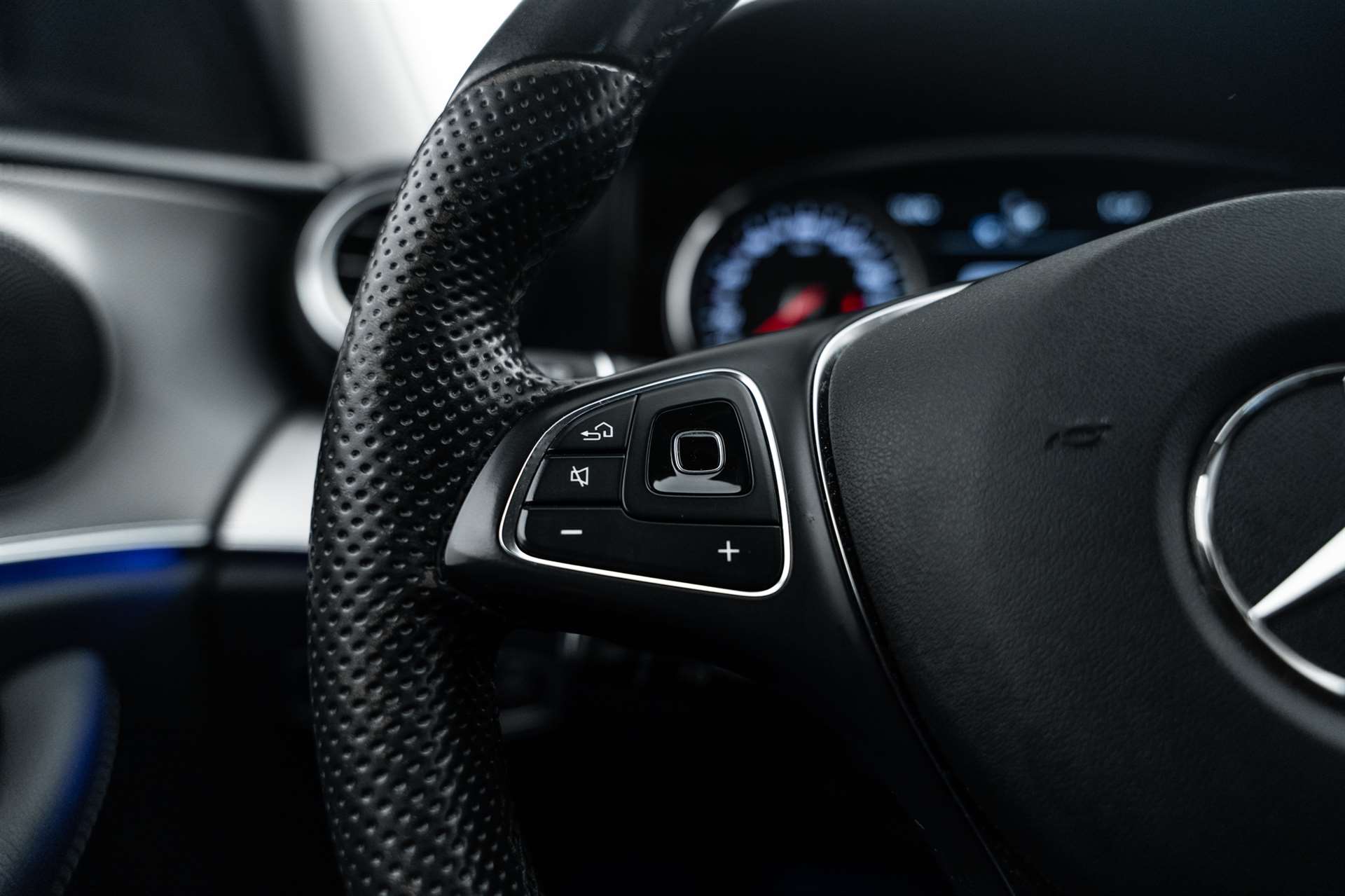 MERCEDES-BENZ E 220 d Avantgarde 9G-Tronic-image-16