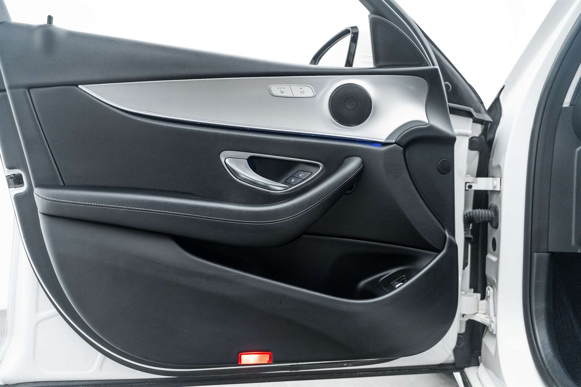 MERCEDES-BENZ E 220 d Avantgarde 9G-Tronic-image-5