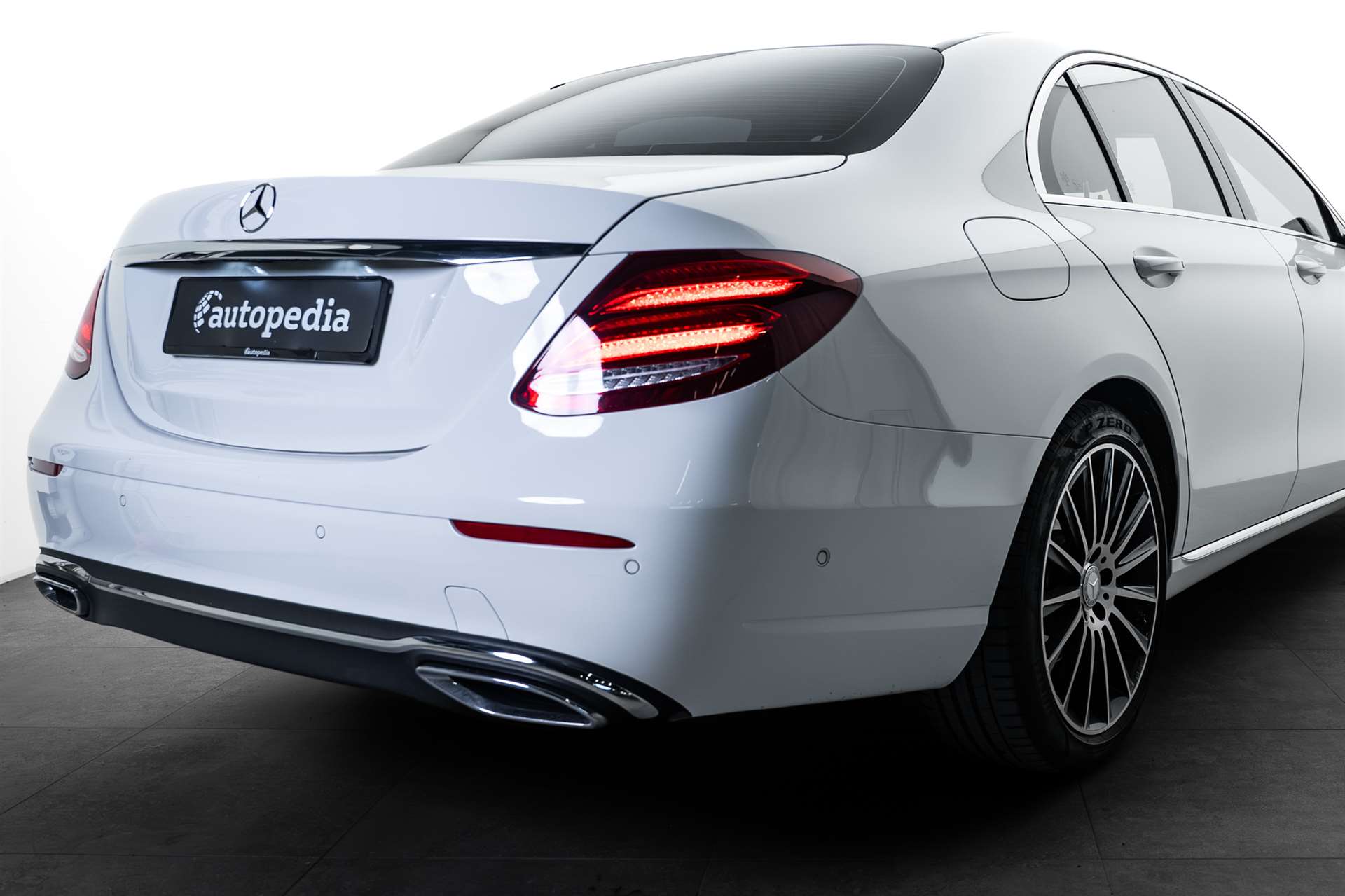 MERCEDES-BENZ E 220 d Avantgarde 9G-Tronic-image-3