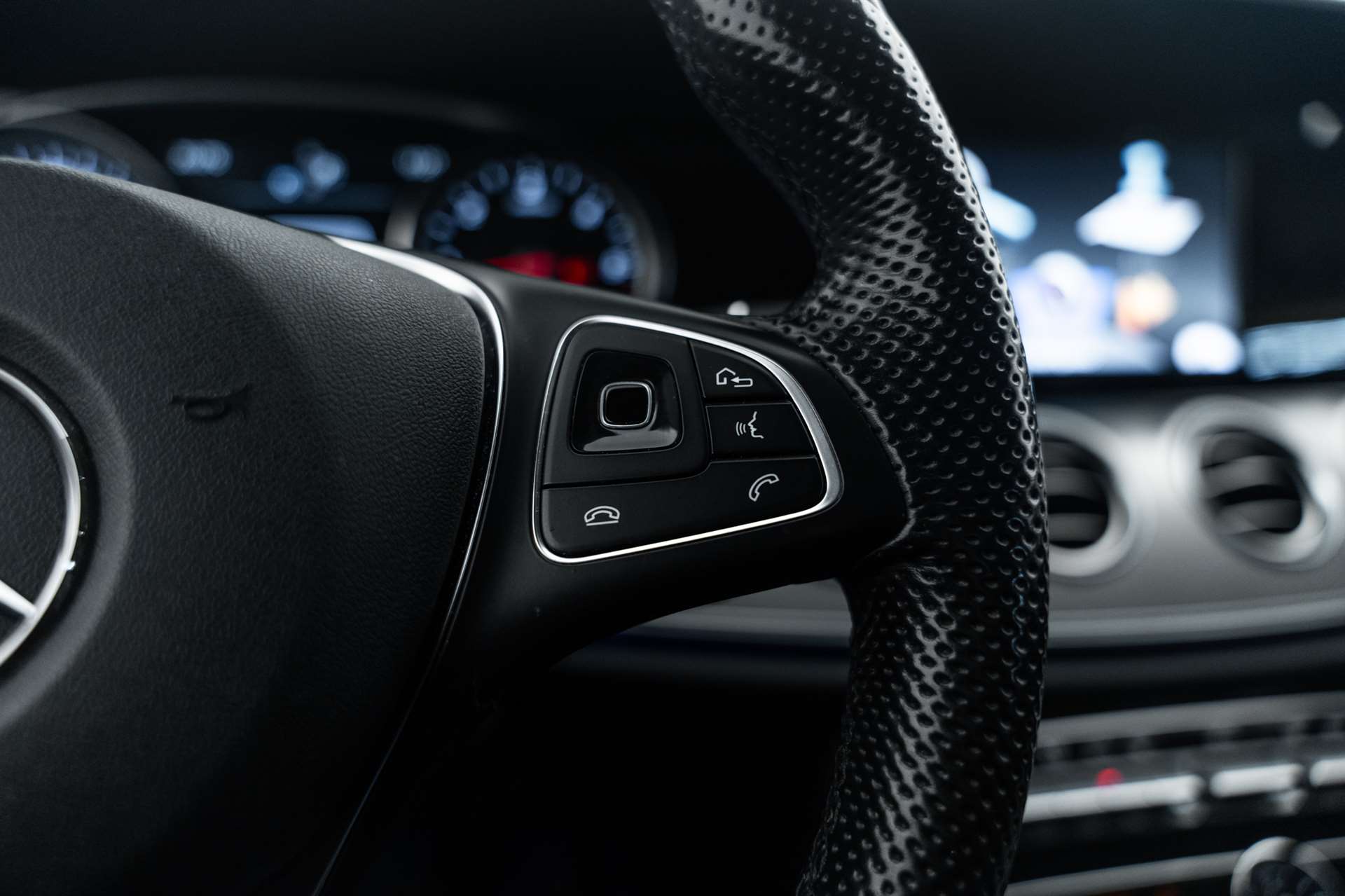 MERCEDES-BENZ E 220 d Avantgarde 9G-Tronic-image-17