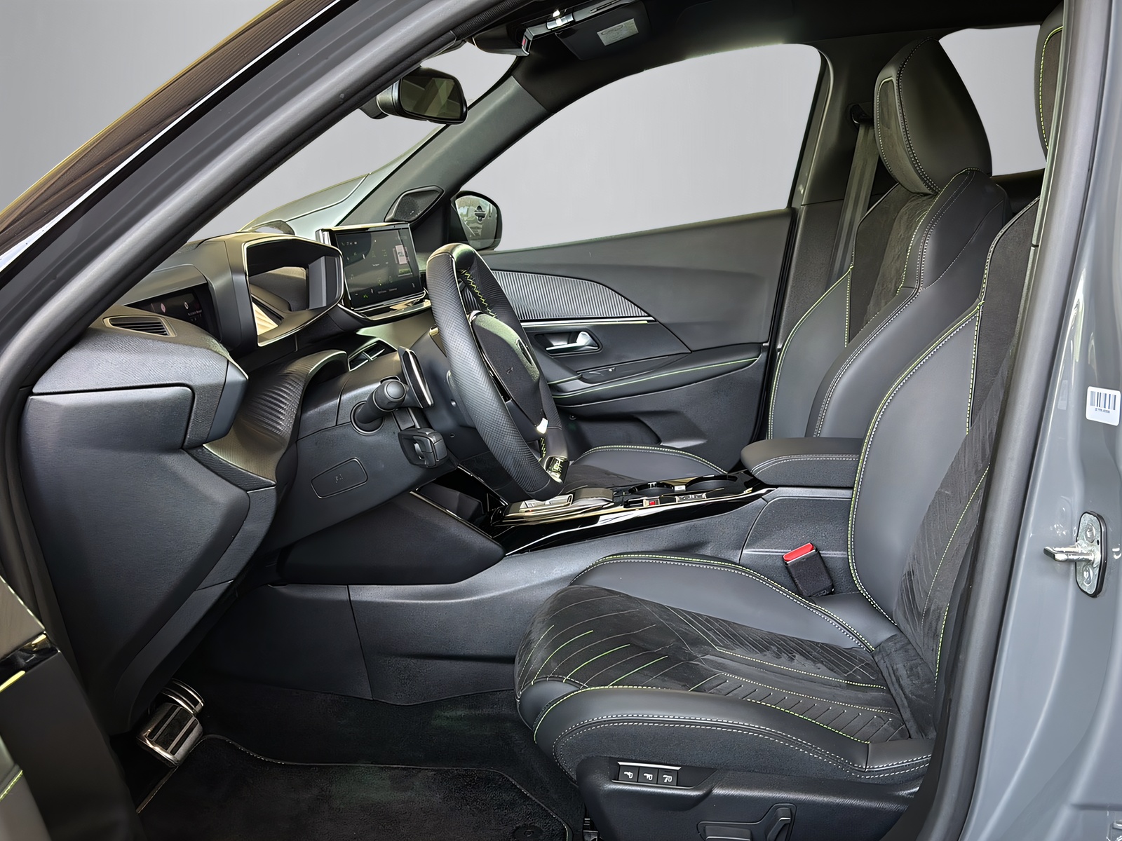 PEUGEOT 2008 1.2 PureTech 130 GT-image-2