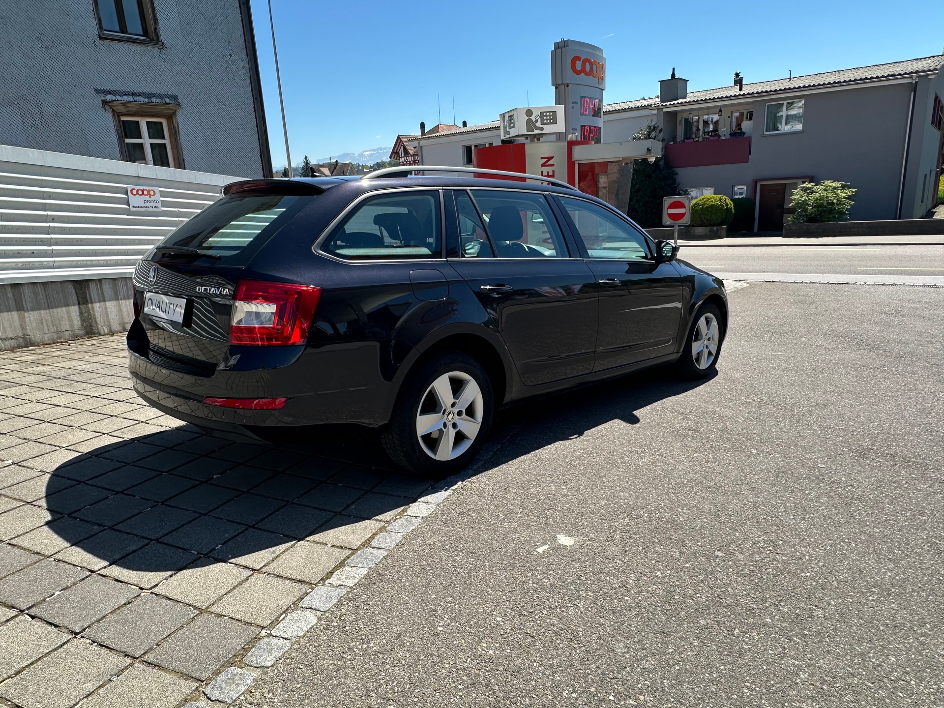 SKODA Octavia Combi 1.4 TSI Elegance-image-2