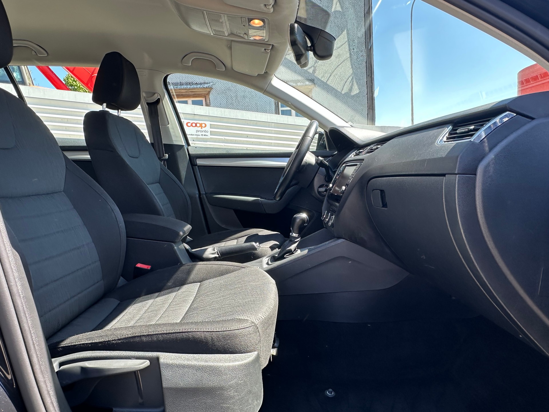 SKODA Octavia Combi 1.4 TSI Elegance-image-6