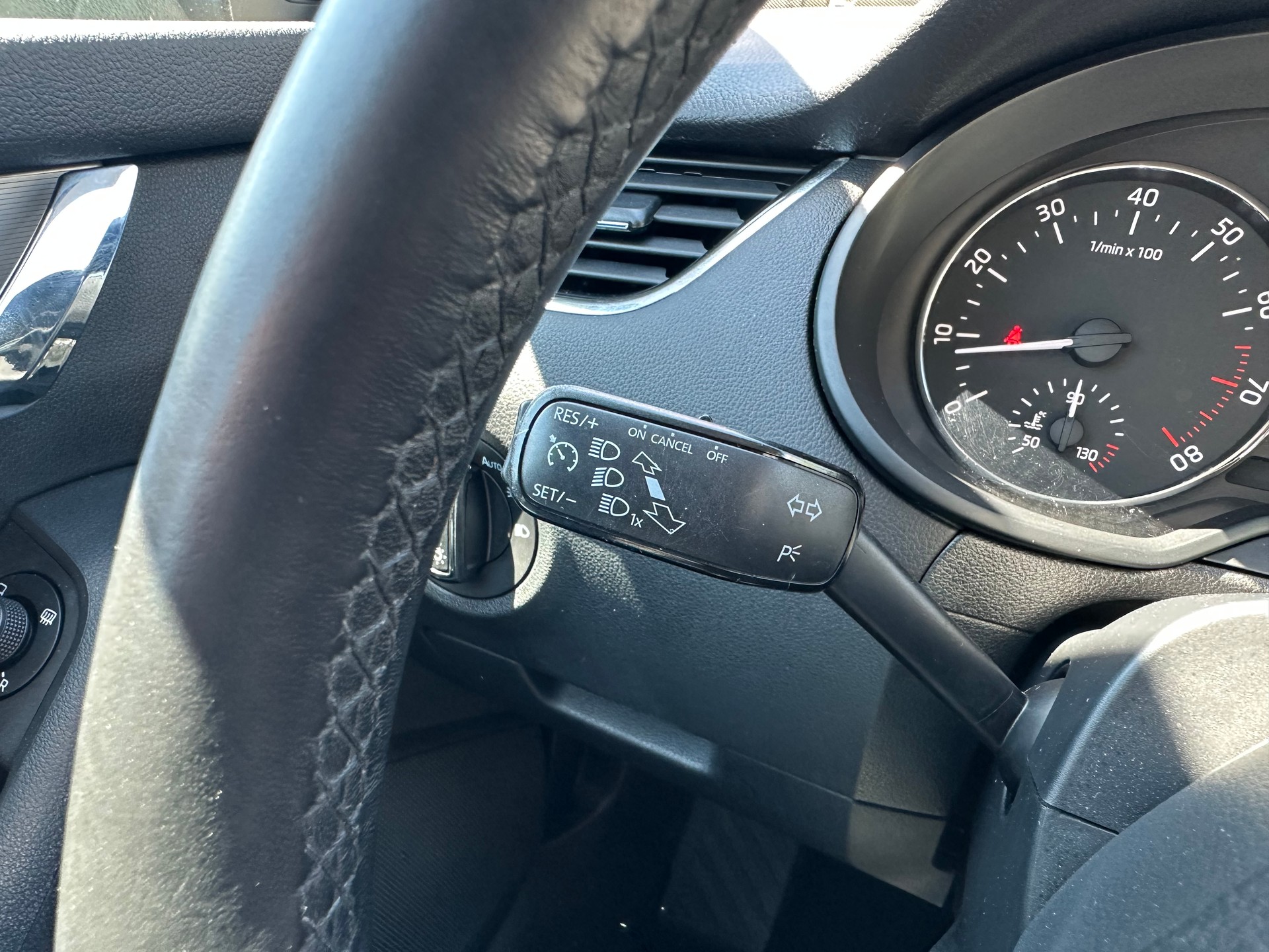 SKODA Octavia Combi 1.4 TSI Elegance-image-10