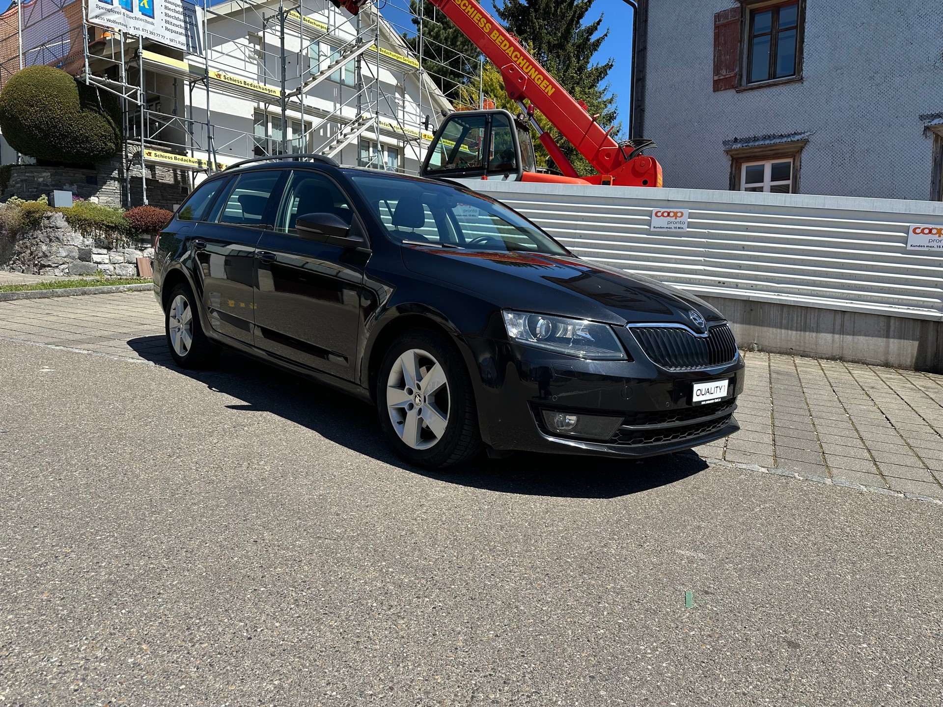 SKODA Octavia Combi 1.4 TSI Elegance-image-1