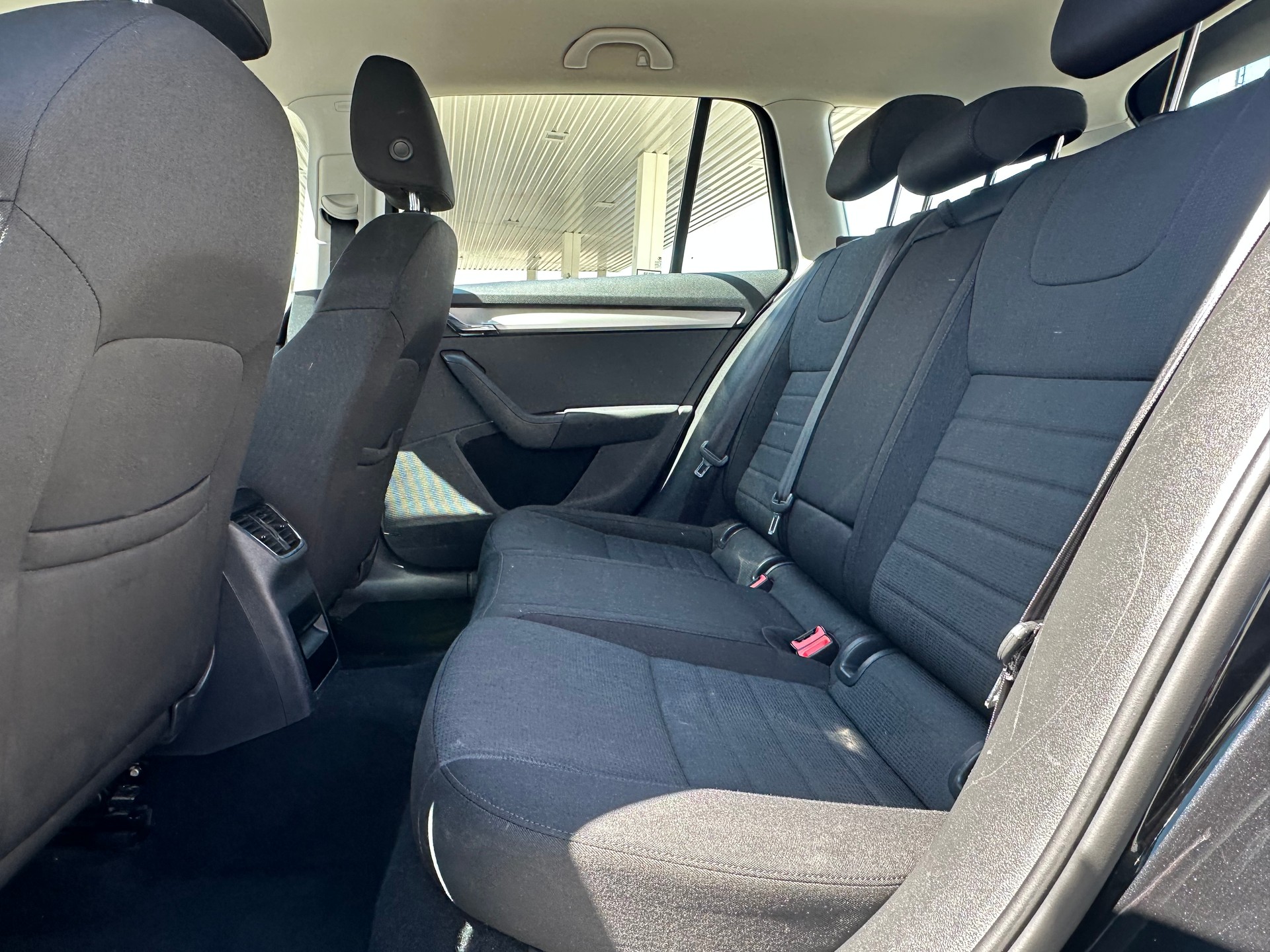 SKODA Octavia Combi 1.4 TSI Elegance-image-7