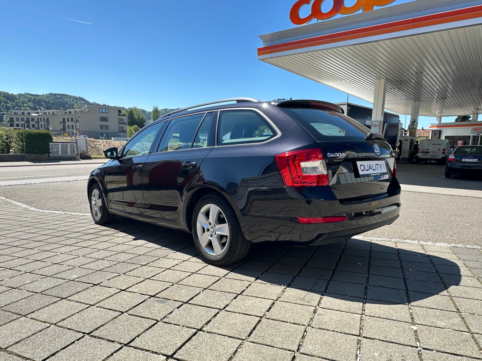 SKODA Octavia Combi 1.4 TSI Elegance-image-3