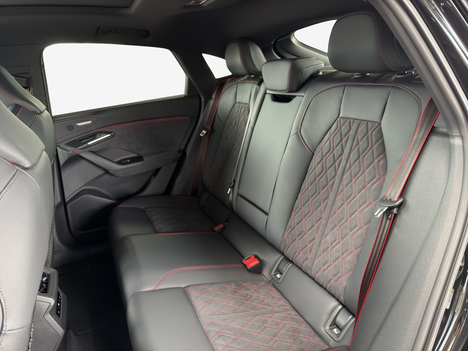 AUDI Q6 Sportback e-tron quattro-image-11