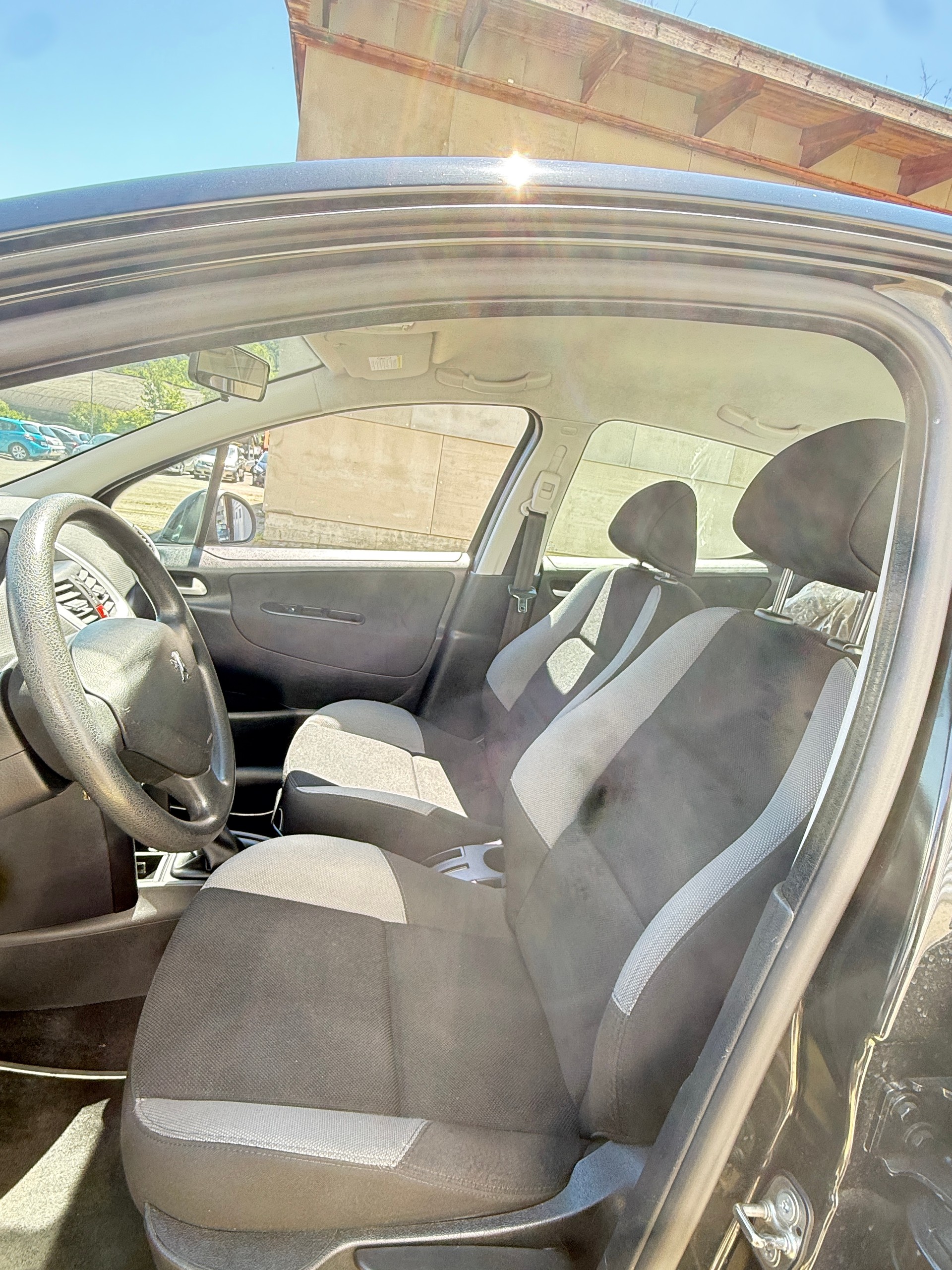 PEUGEOT 207 1.4 16V Sport-image-7