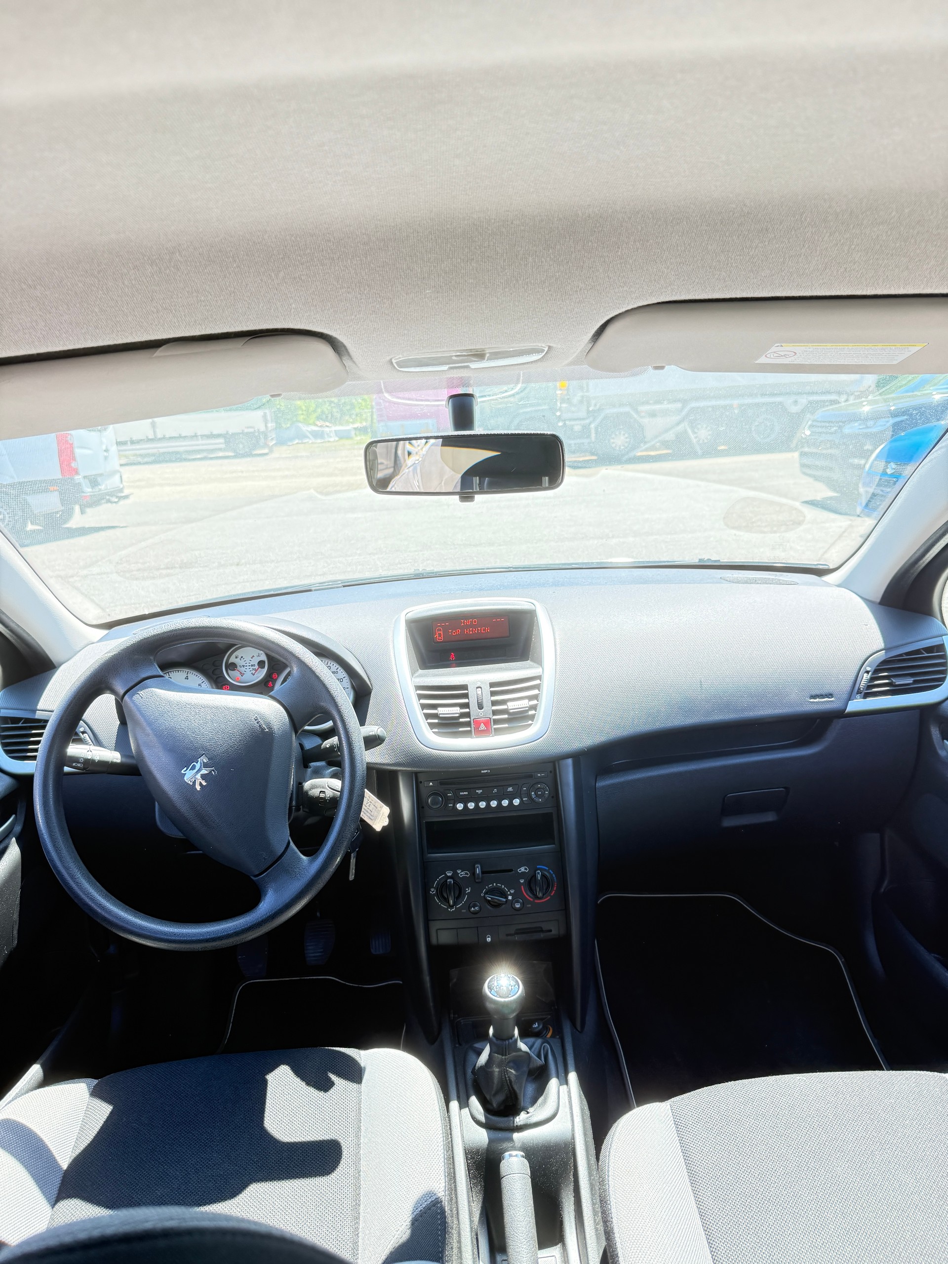 PEUGEOT 207 1.4 16V Sport-image-12