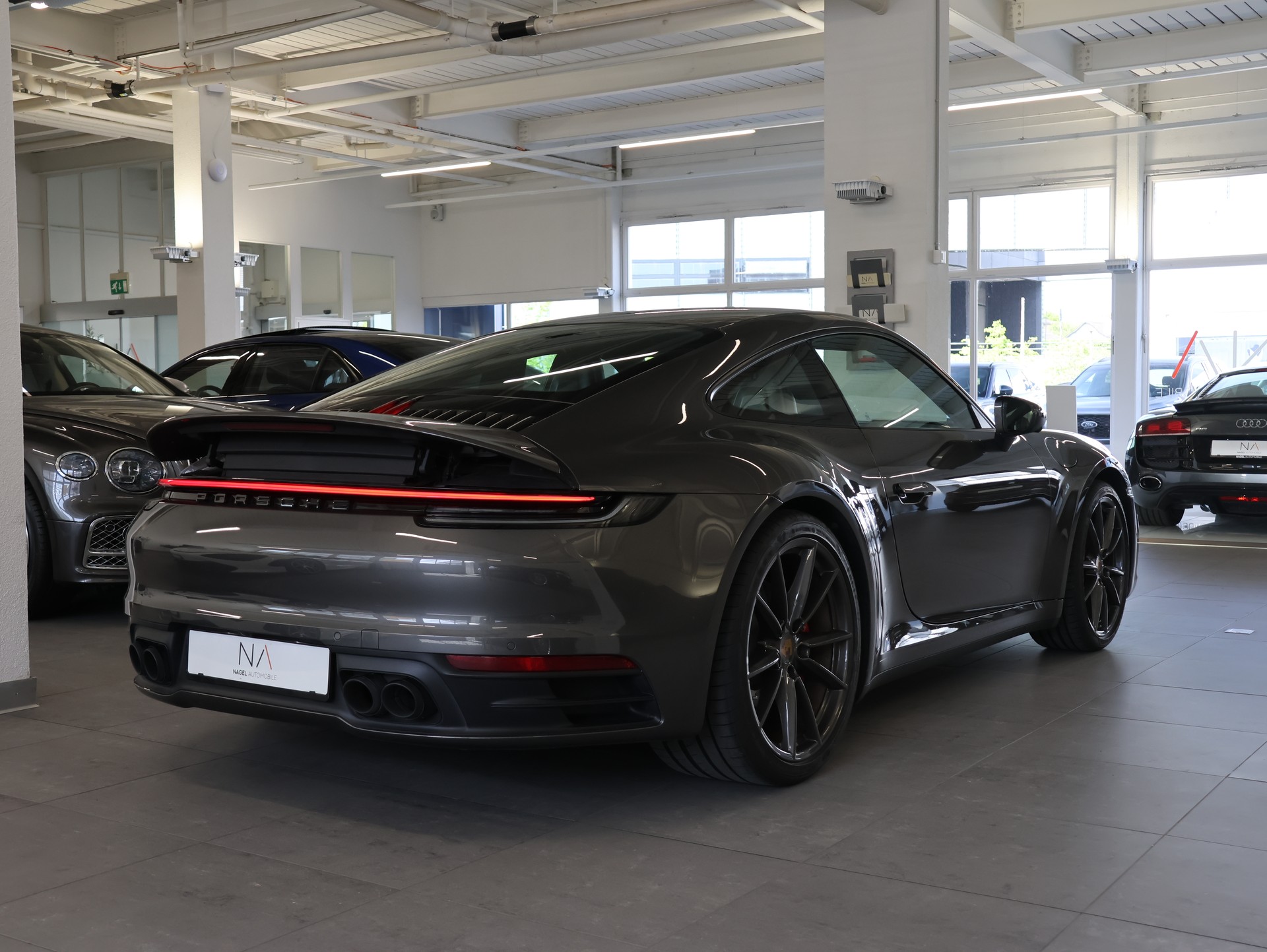 PORSCHE 911 Carrera 4S PDK *Bose* *Hinterachslenkung* *Sport Chrono*-image-5